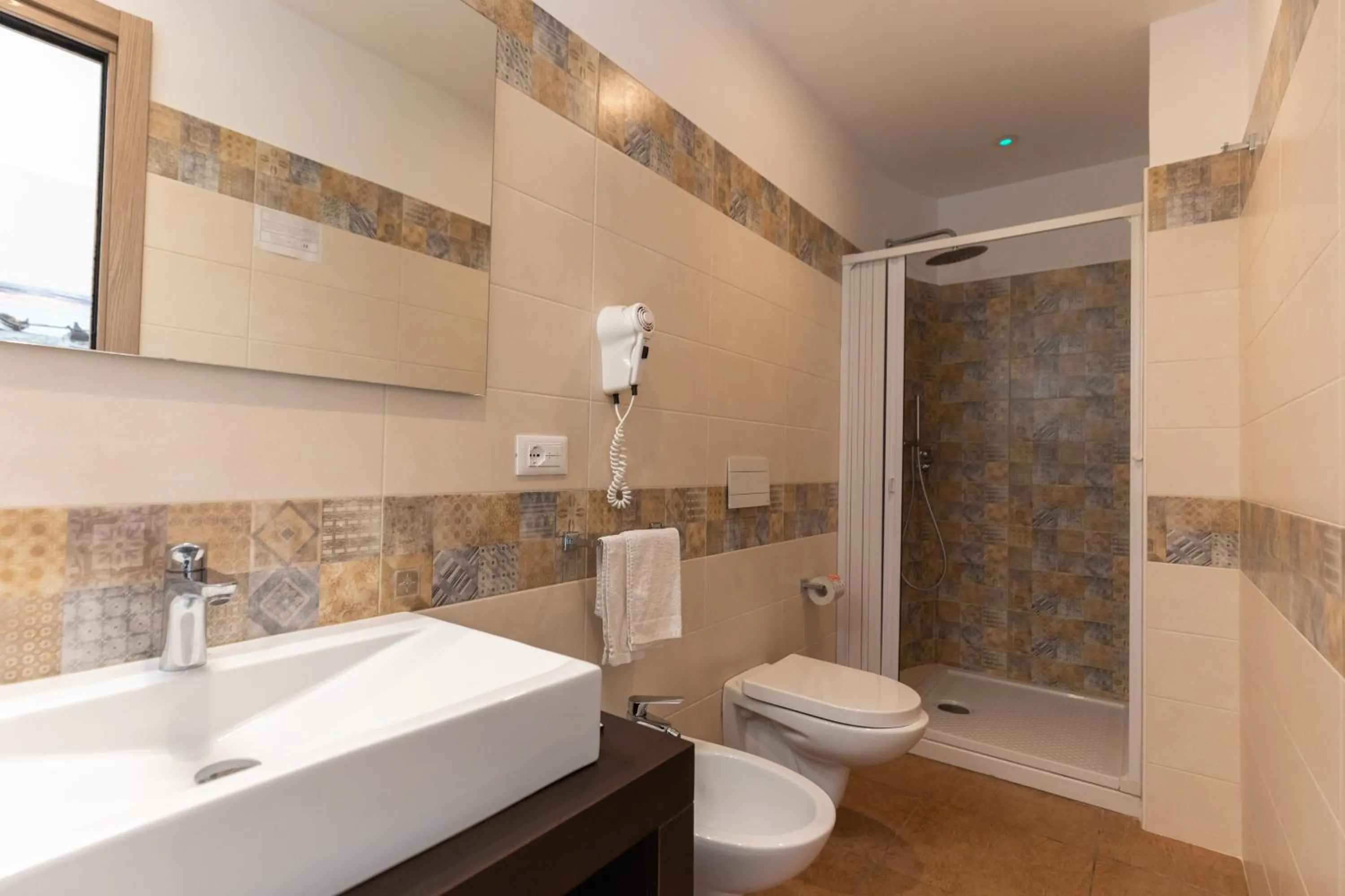 Toilet in Hotel MARINELLA parking wi-fi spiaggia attrezzata