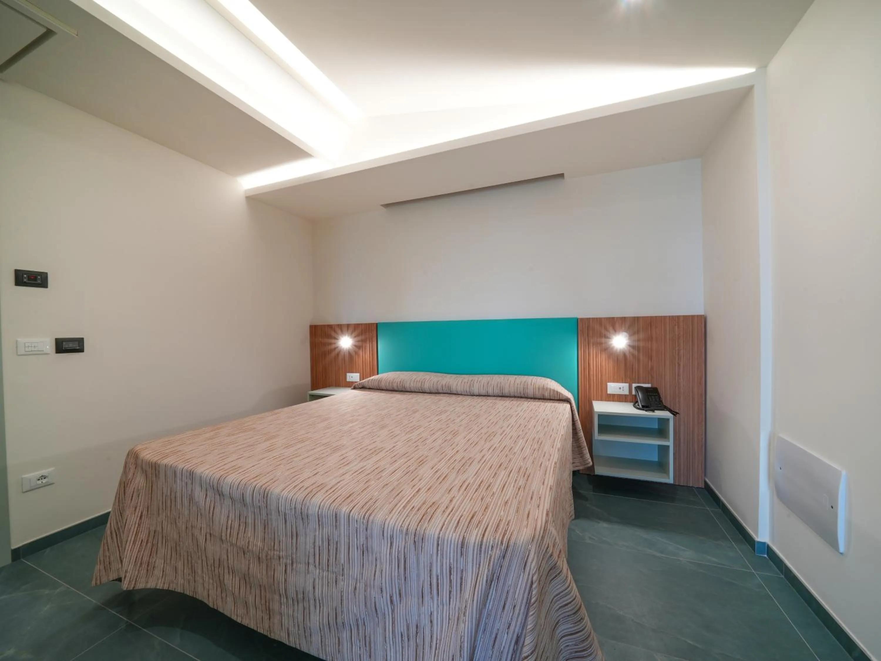 Bed in Hotel MARINELLA parking wi-fi spiaggia attrezzata