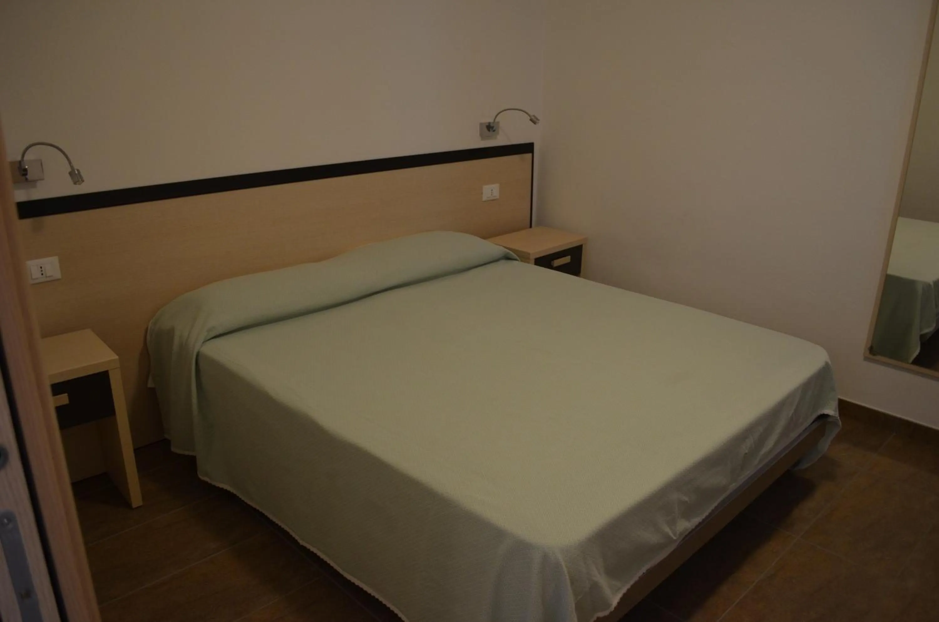 Bed in Hotel MARINELLA parking wi-fi spiaggia attrezzata