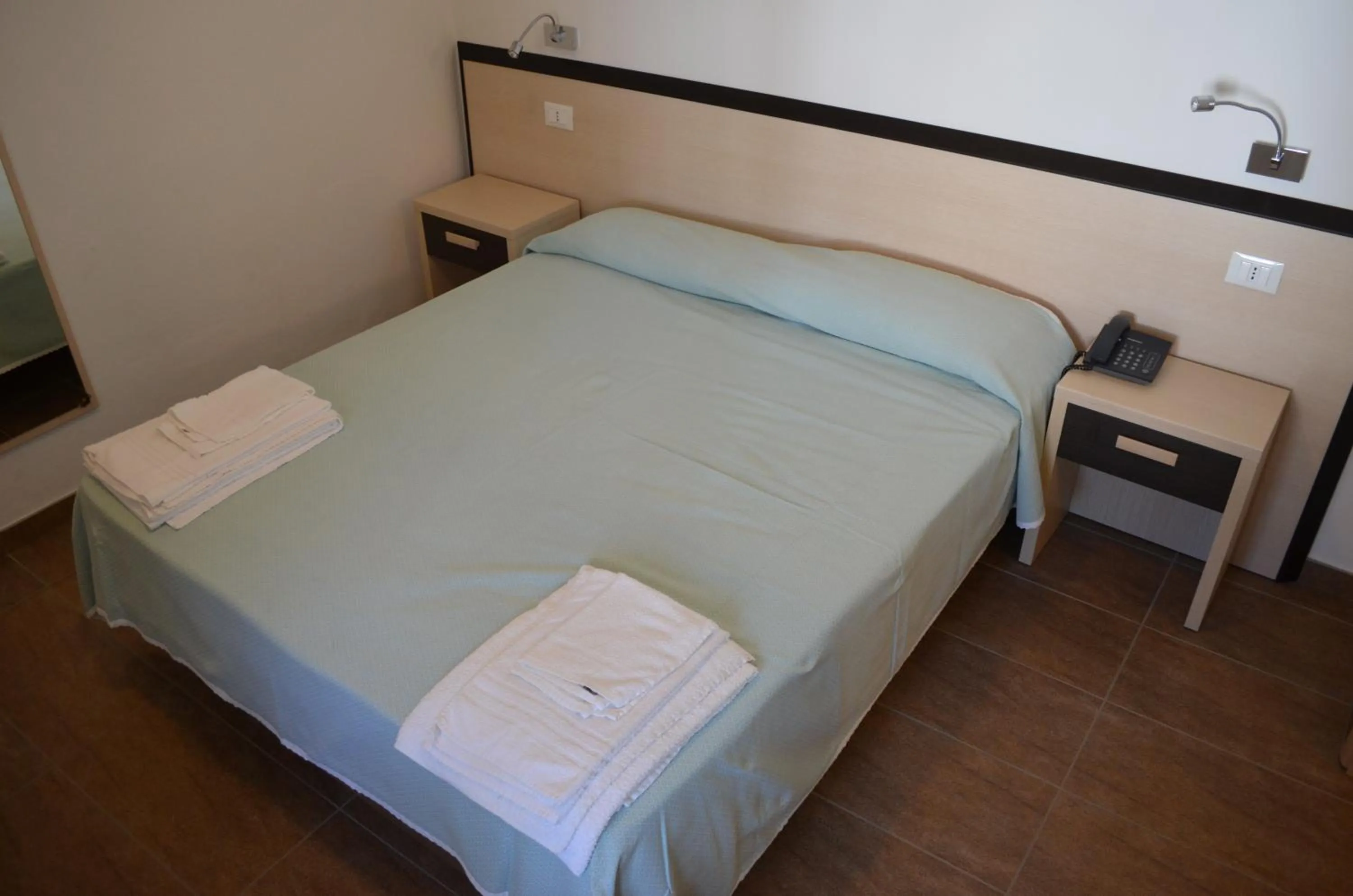 Bed in Hotel MARINELLA parking wi-fi spiaggia attrezzata