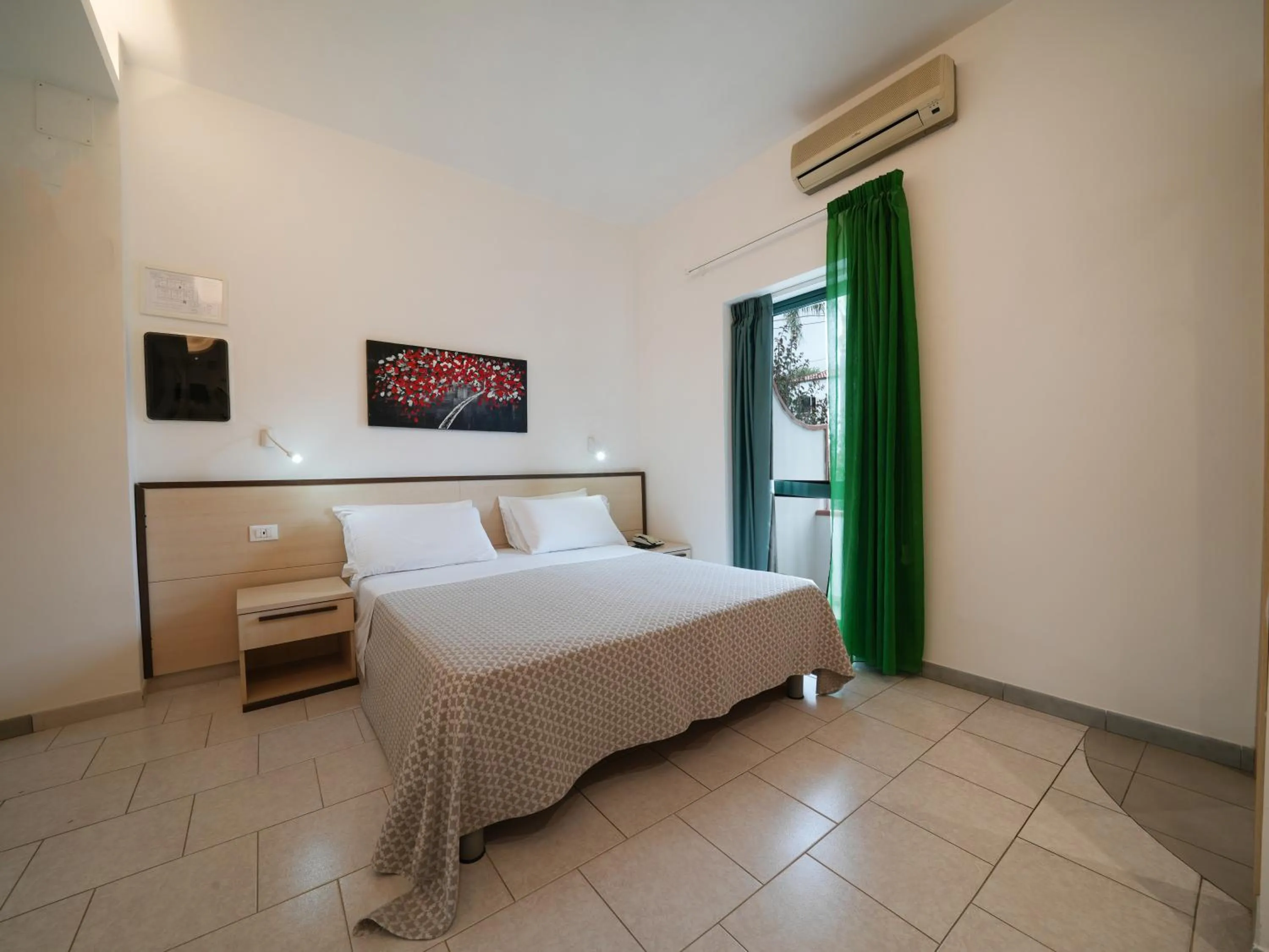 Bed in Hotel MARINELLA parking wi-fi spiaggia attrezzata