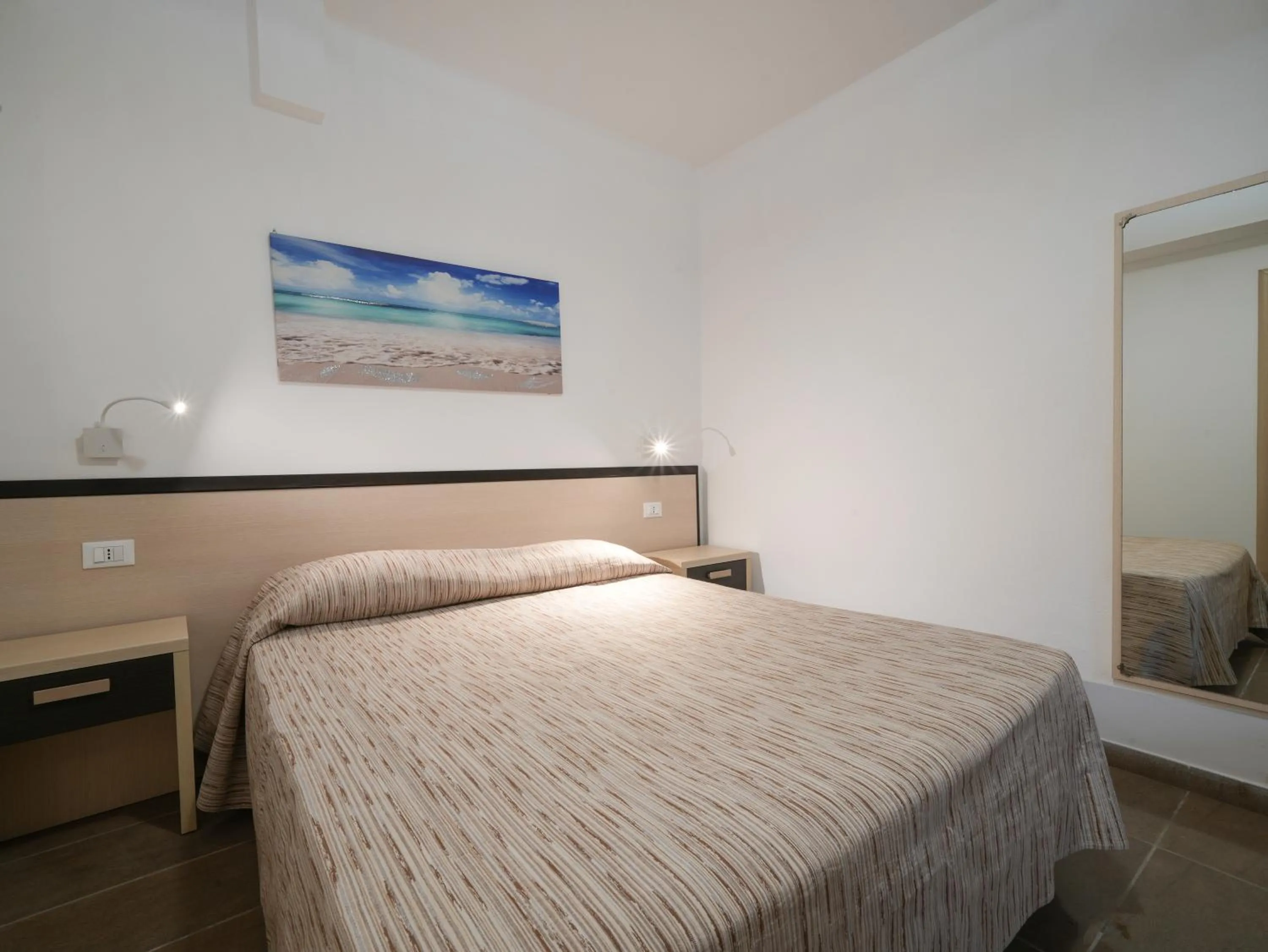 Bed in Hotel MARINELLA parking wi-fi spiaggia attrezzata