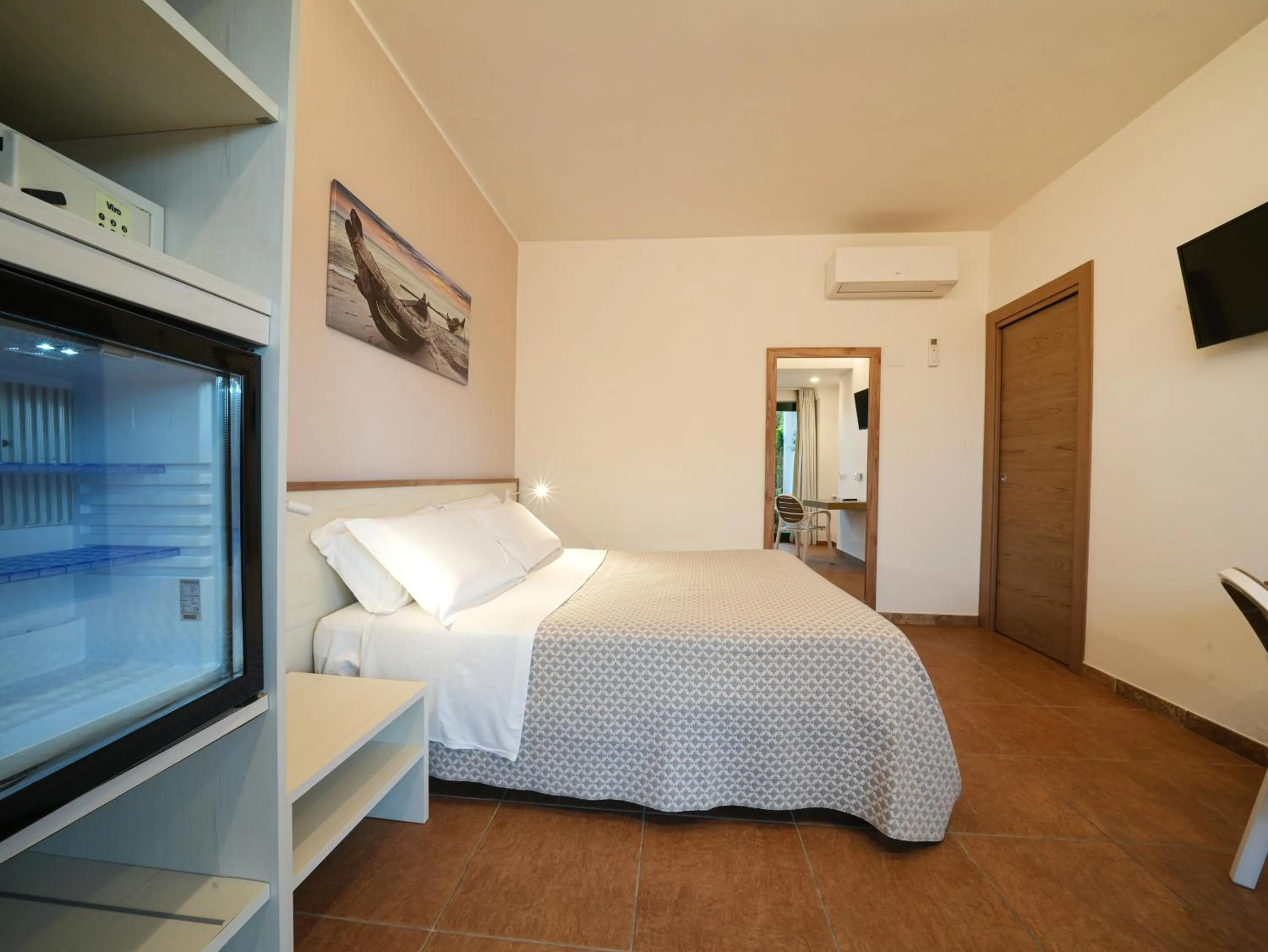 Bed in Hotel MARINELLA parking wi-fi spiaggia attrezzata