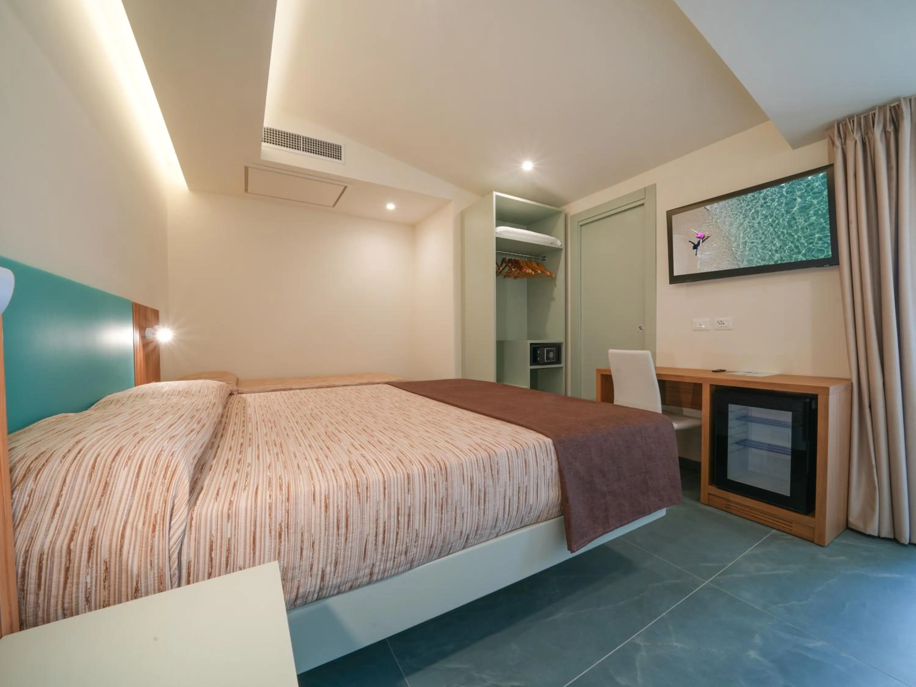 Bed in Hotel MARINELLA parking wi-fi spiaggia attrezzata