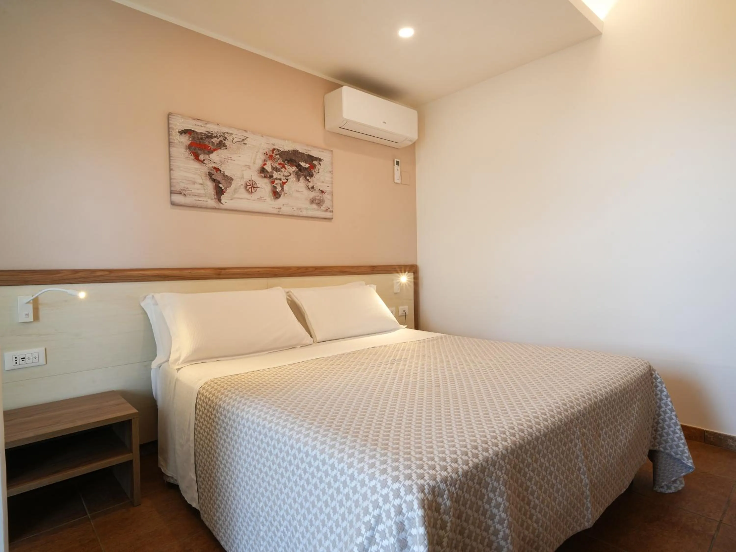 Bed in Hotel MARINELLA parking wi-fi spiaggia attrezzata