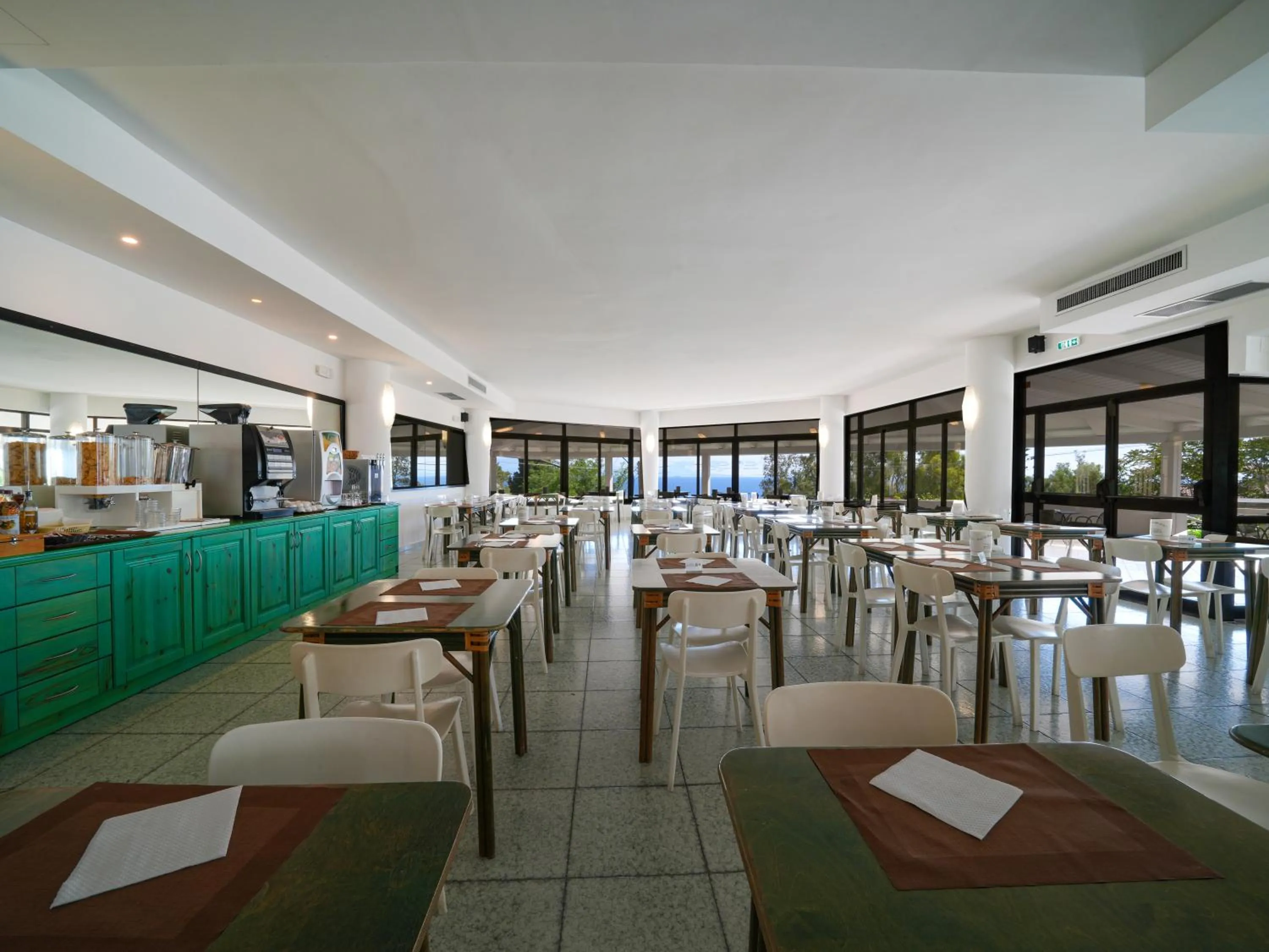Restaurant/places to eat in Hotel MARINELLA parking wi-fi spiaggia attrezzata