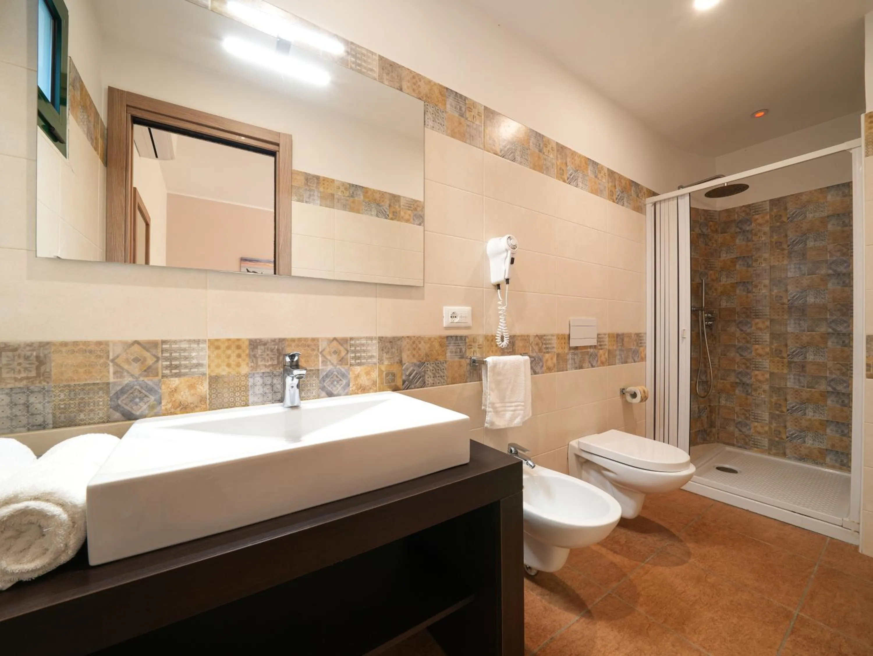 Hotel MARINELLA parking wi-fi spiaggia attrezzata