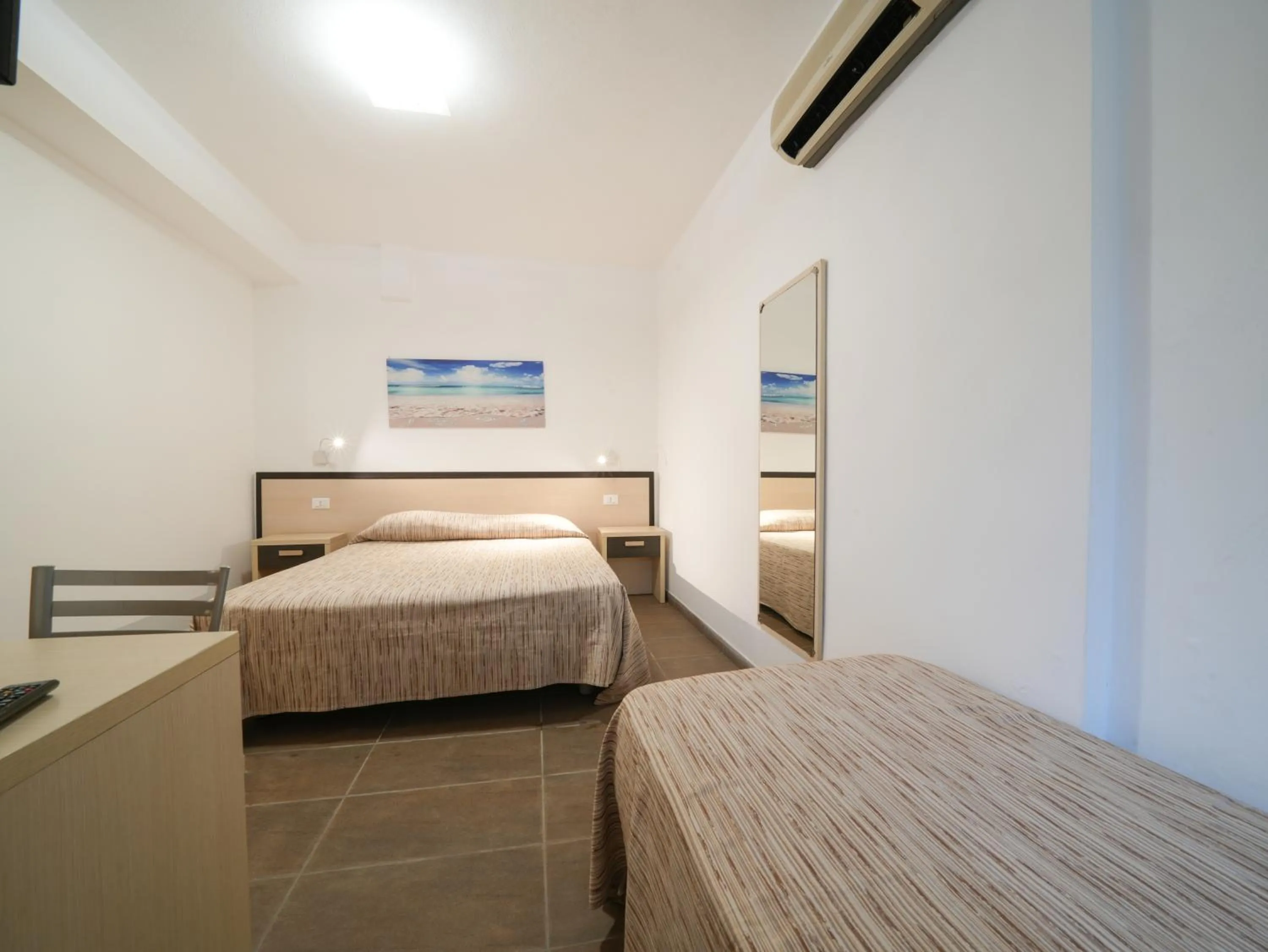 Bed in Hotel MARINELLA parking wi-fi spiaggia attrezzata