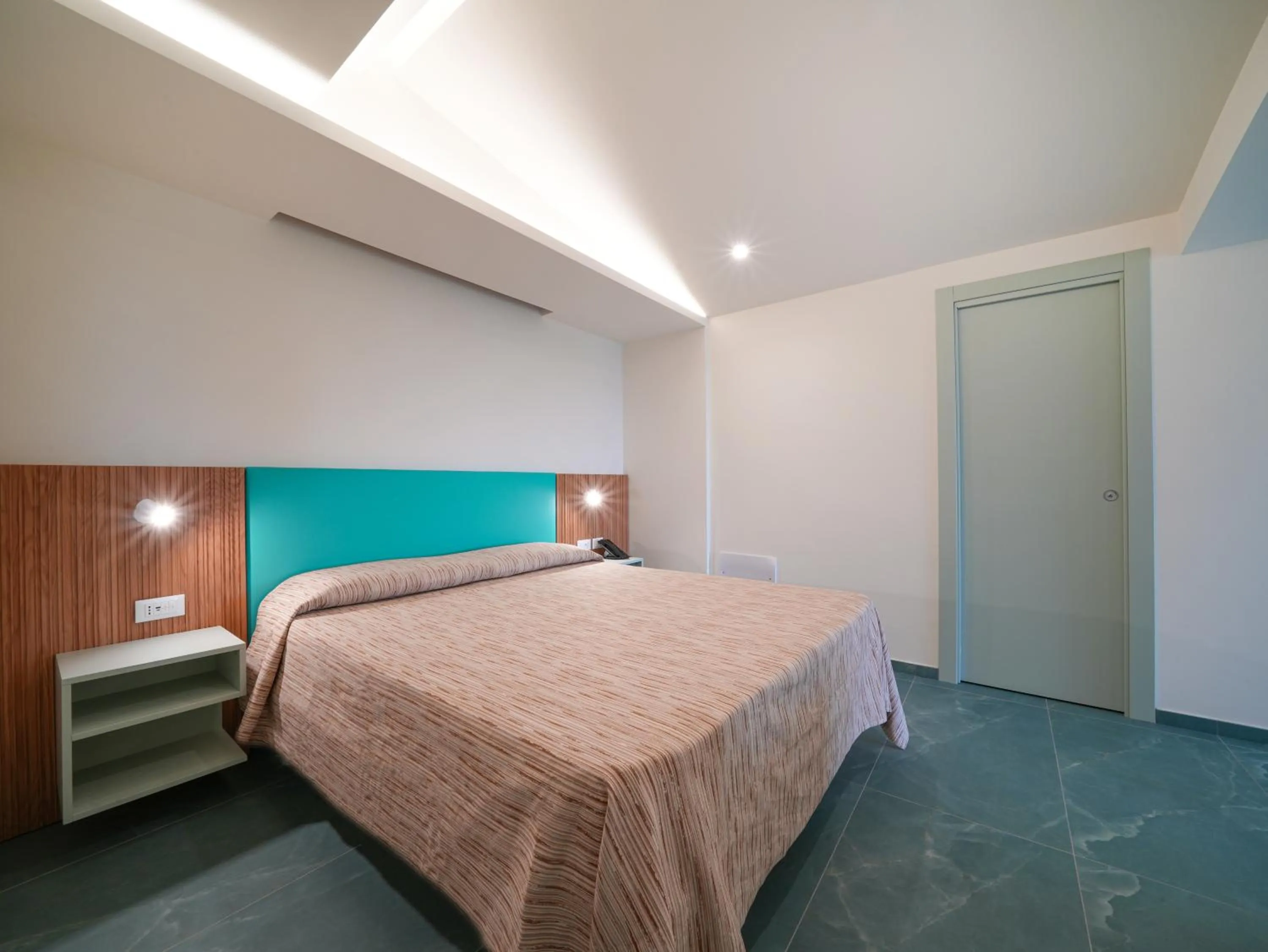 Bed in Hotel MARINELLA parking wi-fi spiaggia attrezzata