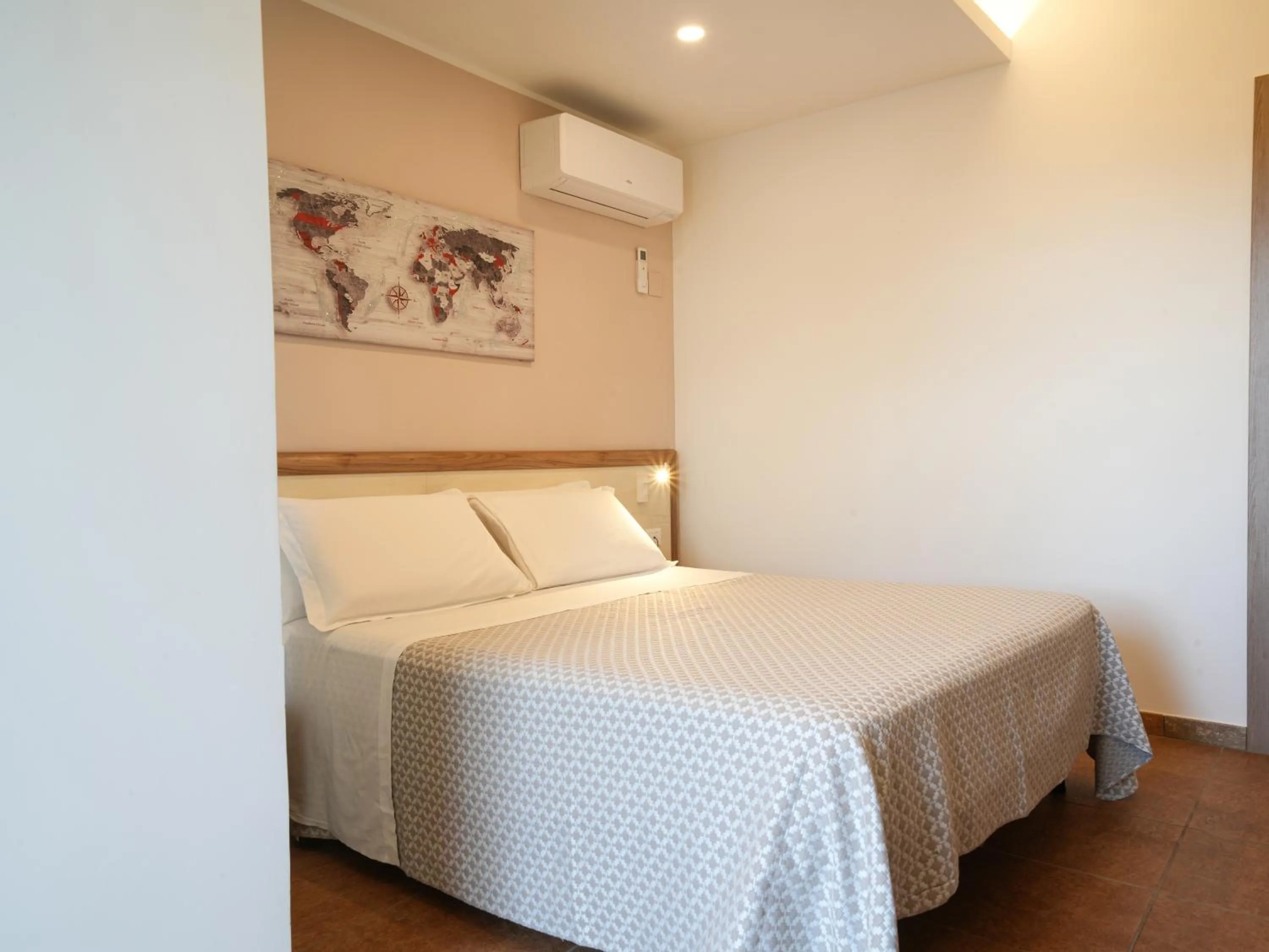 Bed in Hotel MARINELLA parking wi-fi spiaggia attrezzata