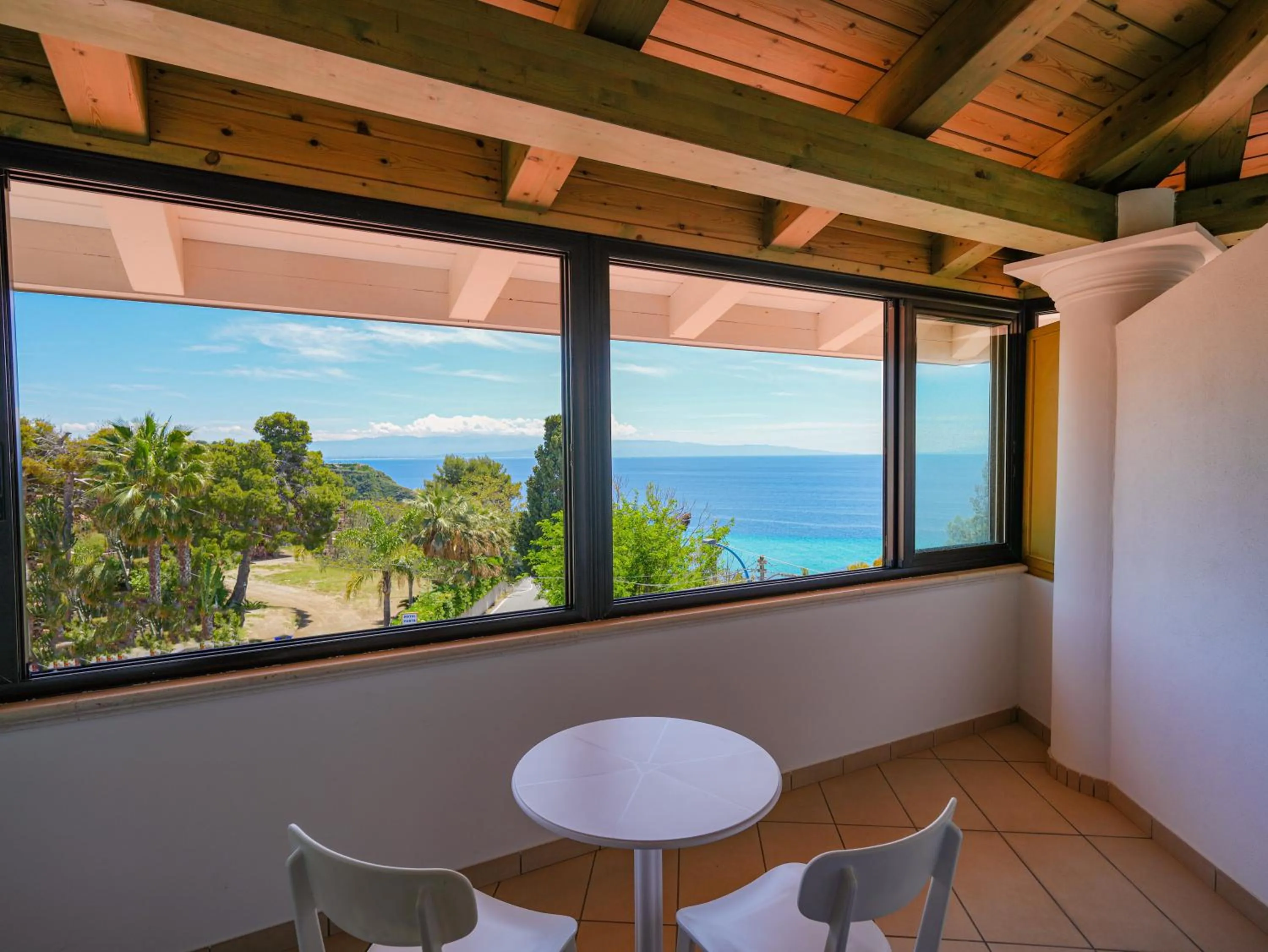 Hotel MARINELLA parking wi-fi spiaggia attrezzata