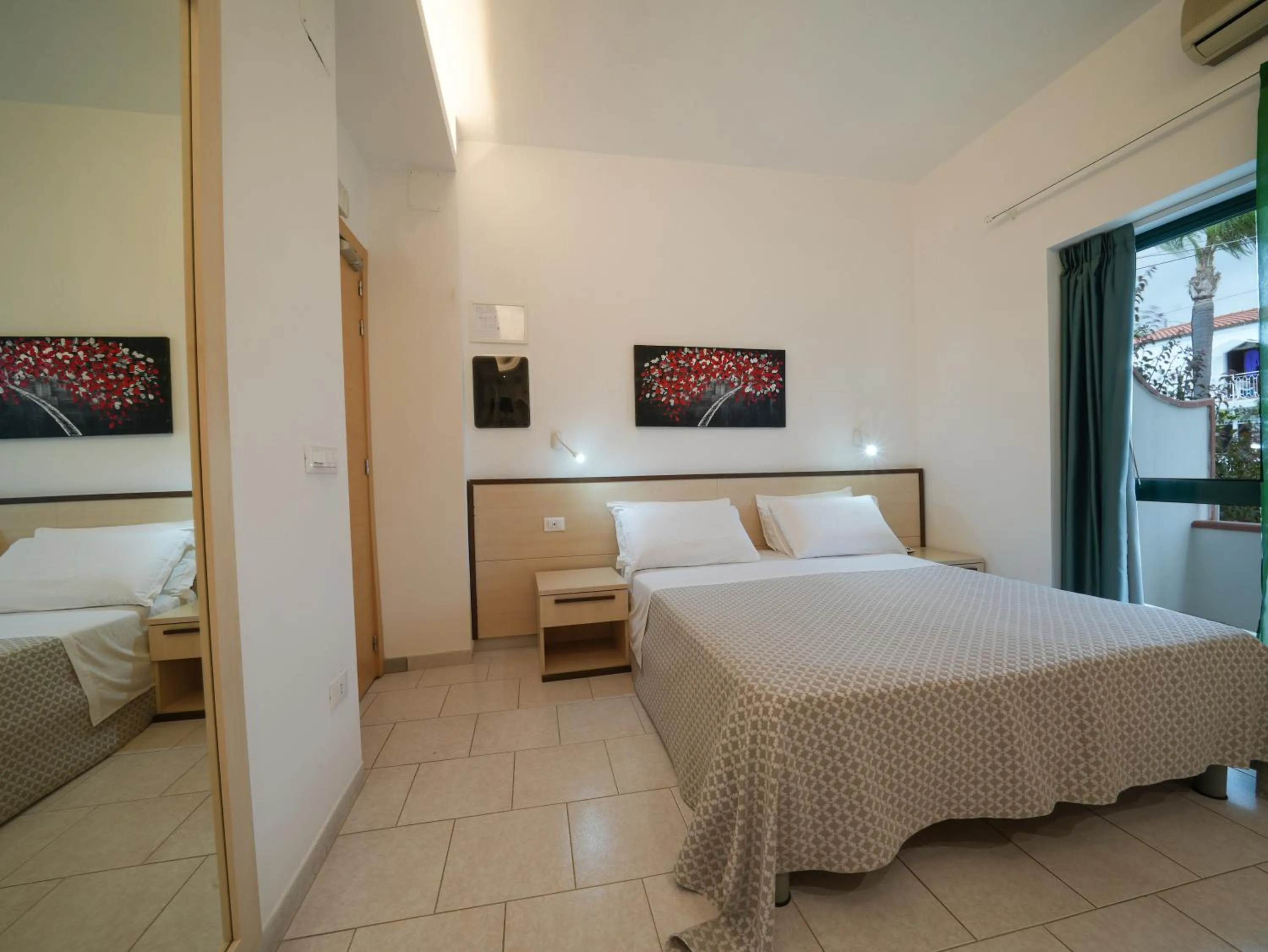 Bed in Hotel MARINELLA parking wi-fi spiaggia attrezzata