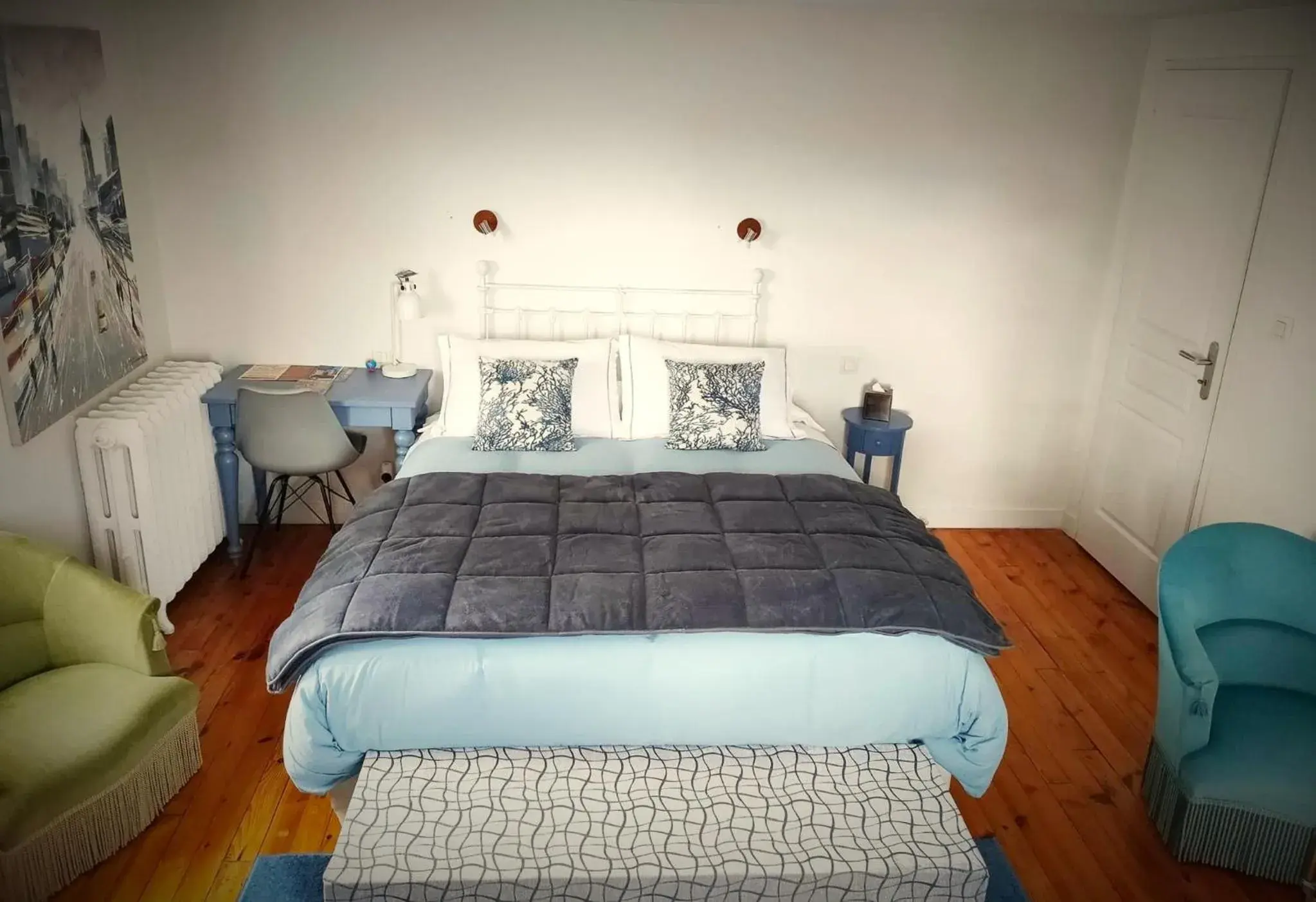 Queen Room with Garden View - single occupancy in Chez Martine et Philippe en Velay Queen Room with Garden View - single occupancy in Chez Martine et Philippe en Velay