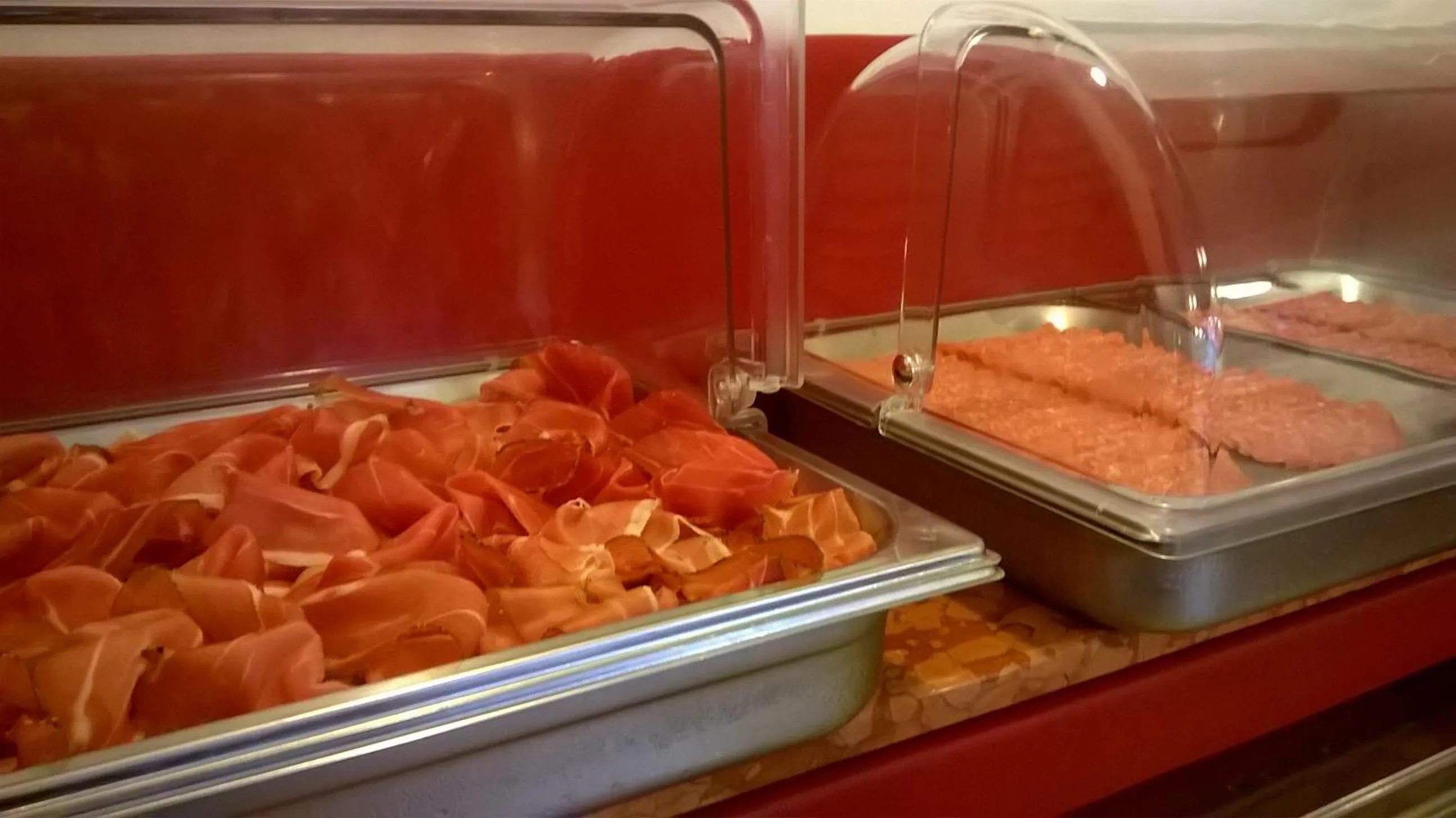 Buffet breakfast in Villa Romana