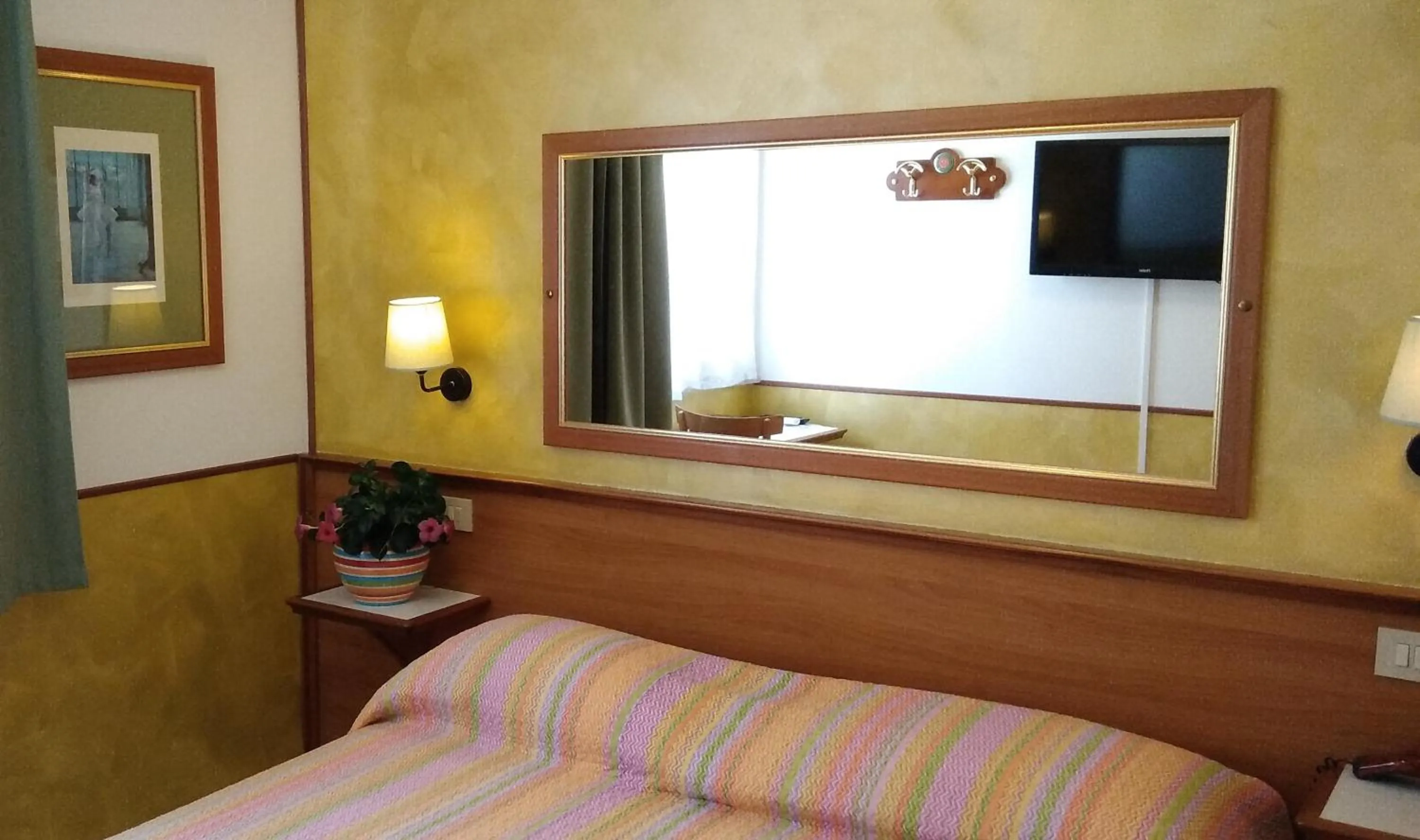 Photo of the whole room, Bed in Villa Romana