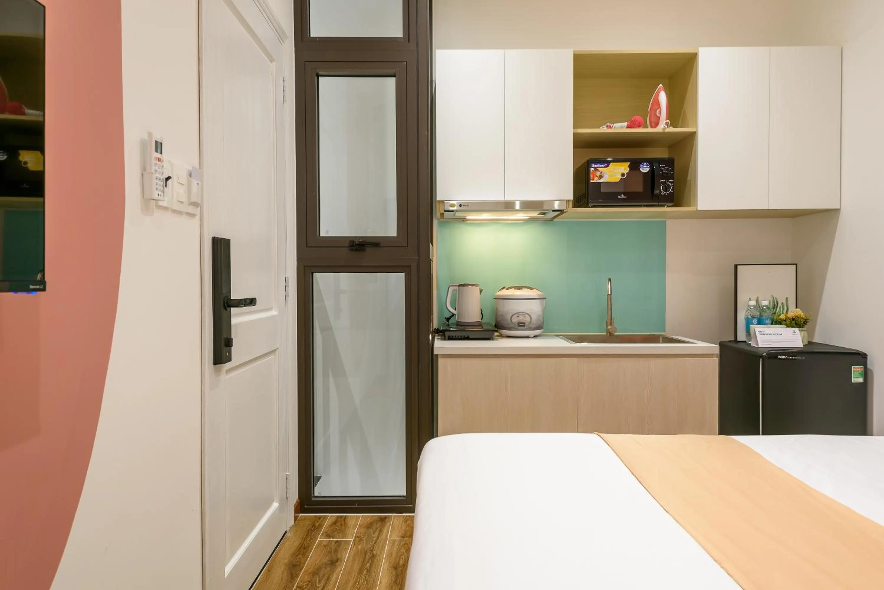 Kitchen or kitchenette, Bed in Cozrum Homes - June Corner