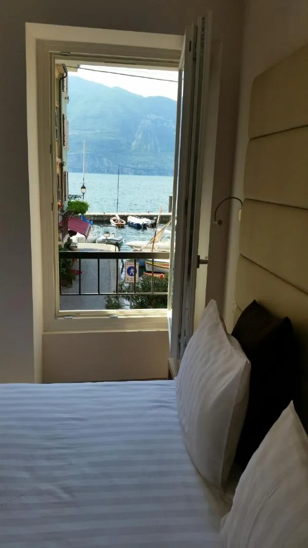 Spring, Bed in Hotel Danieli La Castellana lago di Garda
