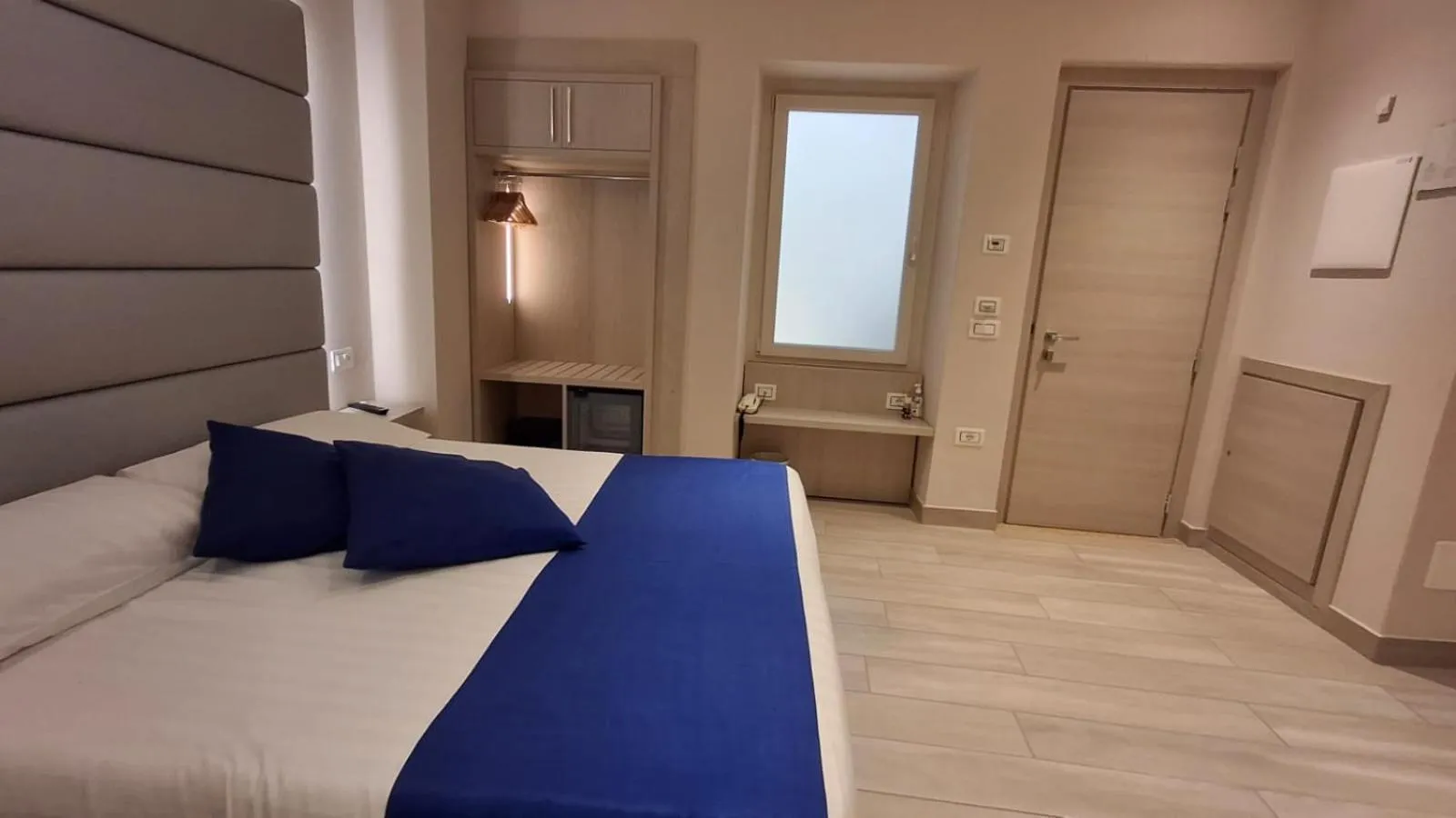 Bed in Hotel Danieli La Castellana lago di Garda