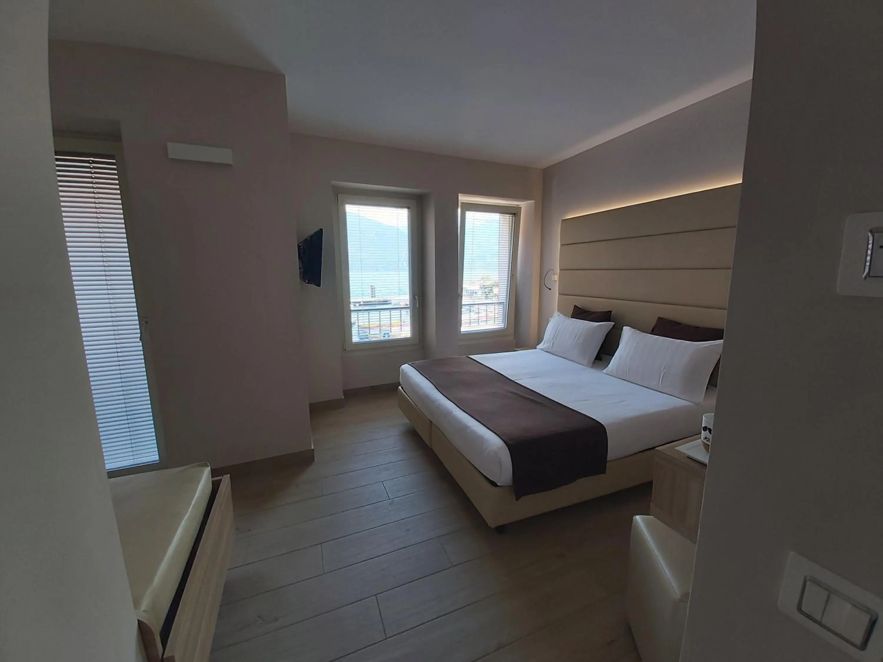 Spring, Bed in Hotel Danieli La Castellana lago di Garda