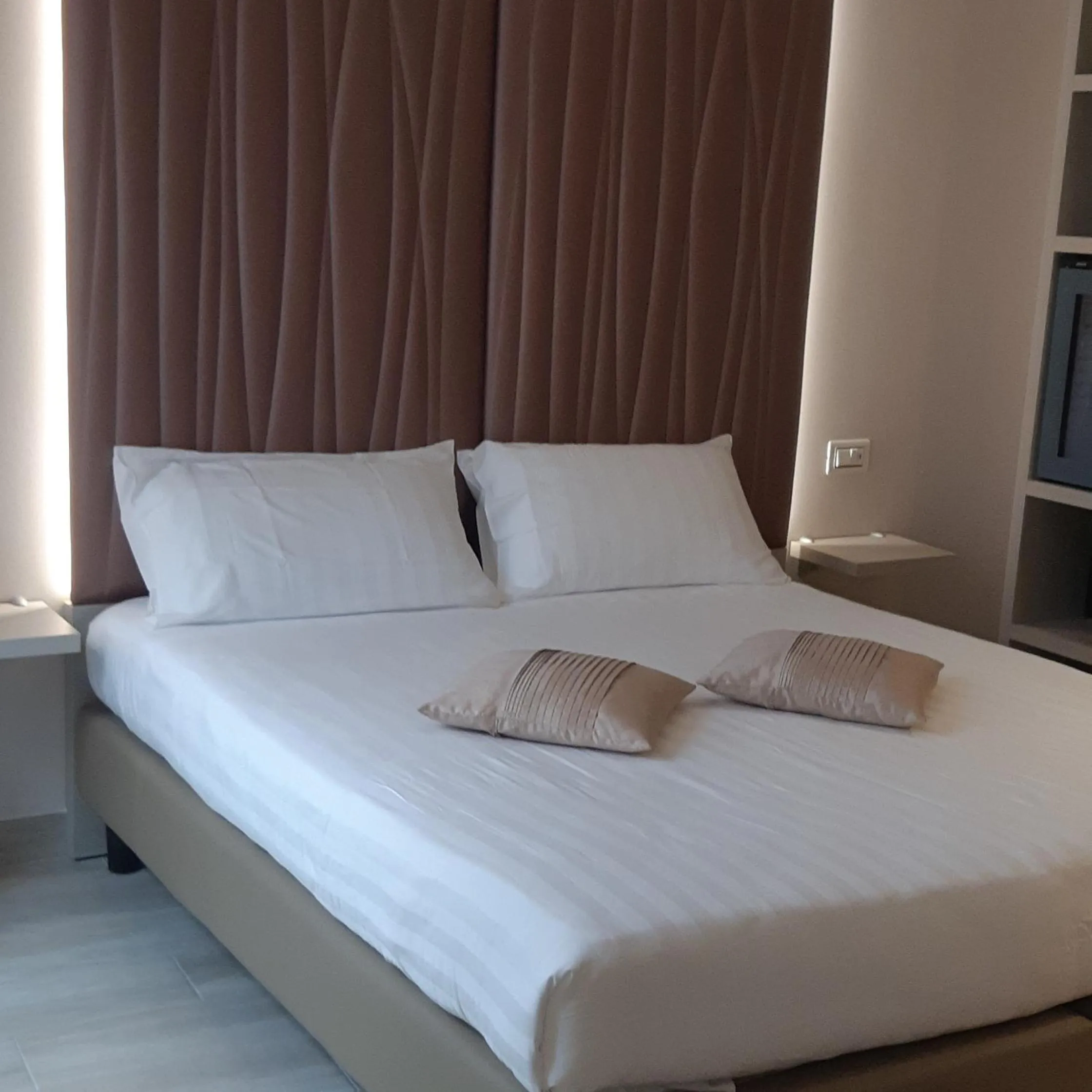 Bed in Hotel Danieli La Castellana lago di Garda