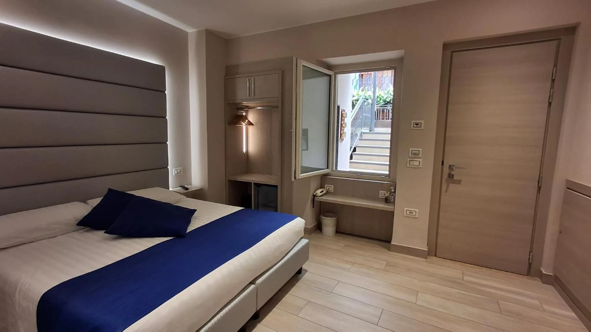 Bed in Hotel Danieli La Castellana lago di Garda