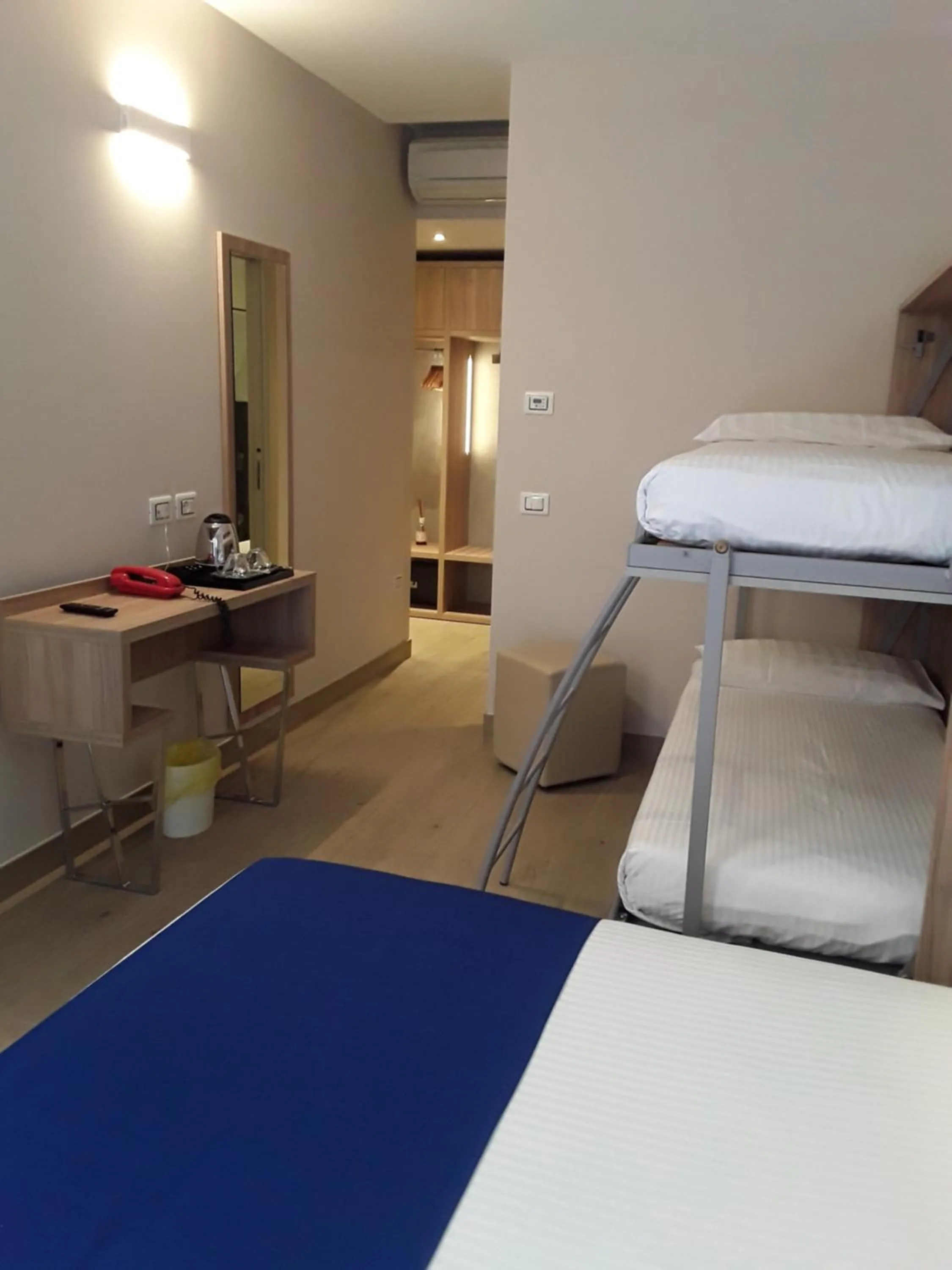 Bed in Hotel Danieli La Castellana lago di Garda