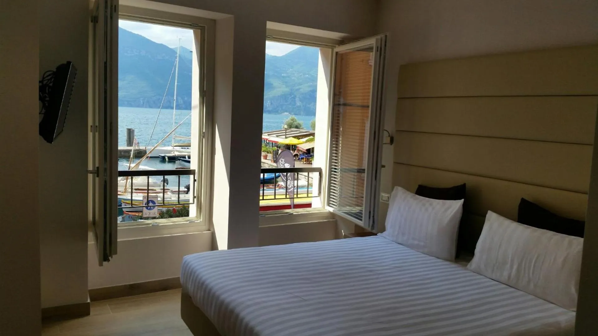 Bed in Hotel Danieli La Castellana lago di Garda