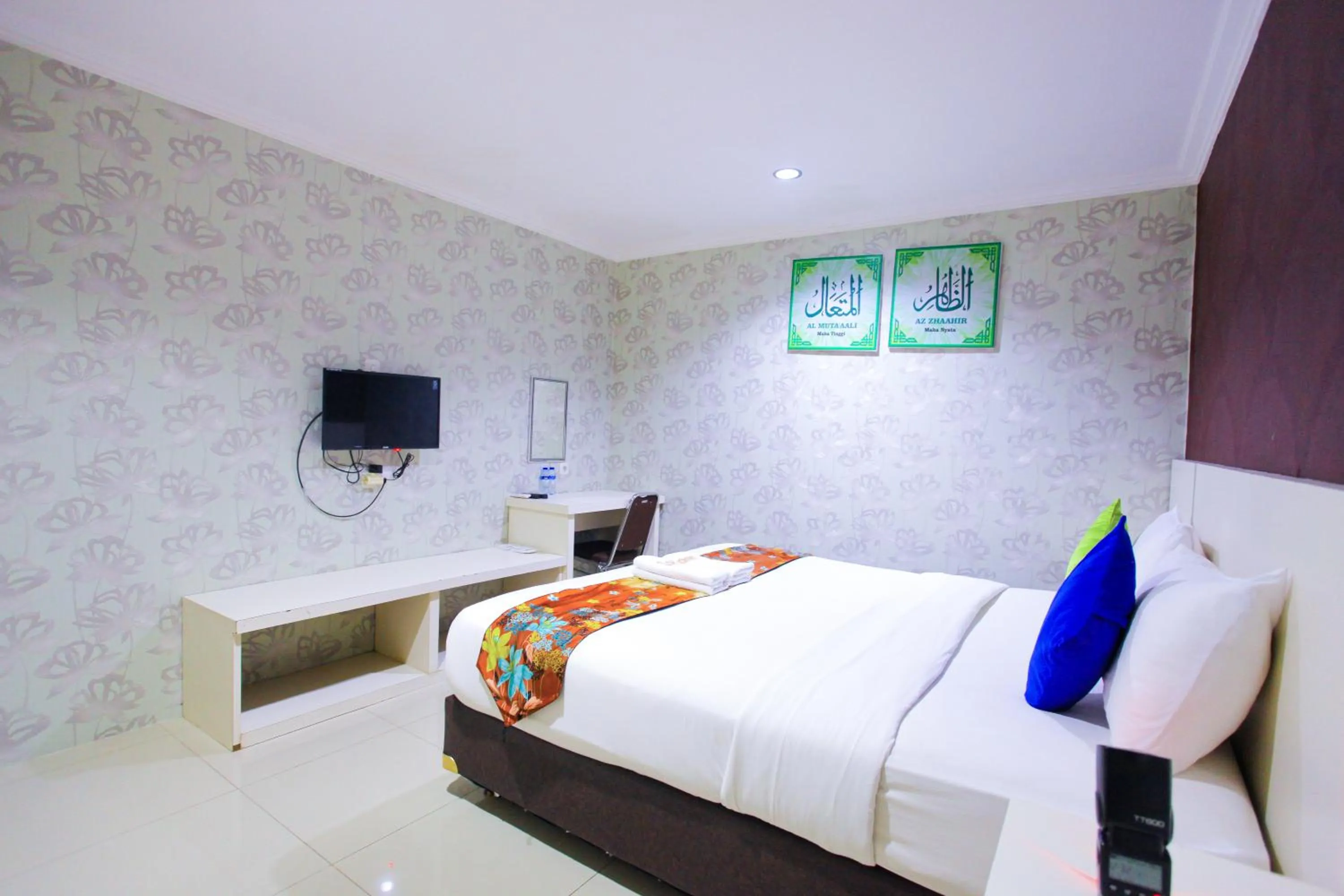 Bed in The Djakarta Anandita Syariah Hotel