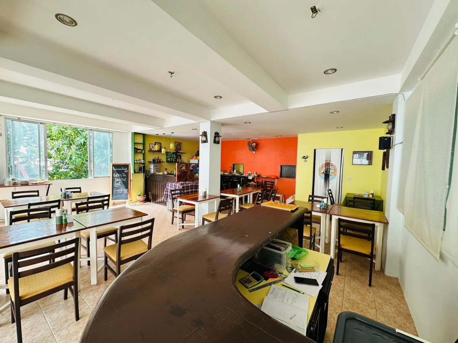 Restaurant/places to eat in Kata Place Hotel