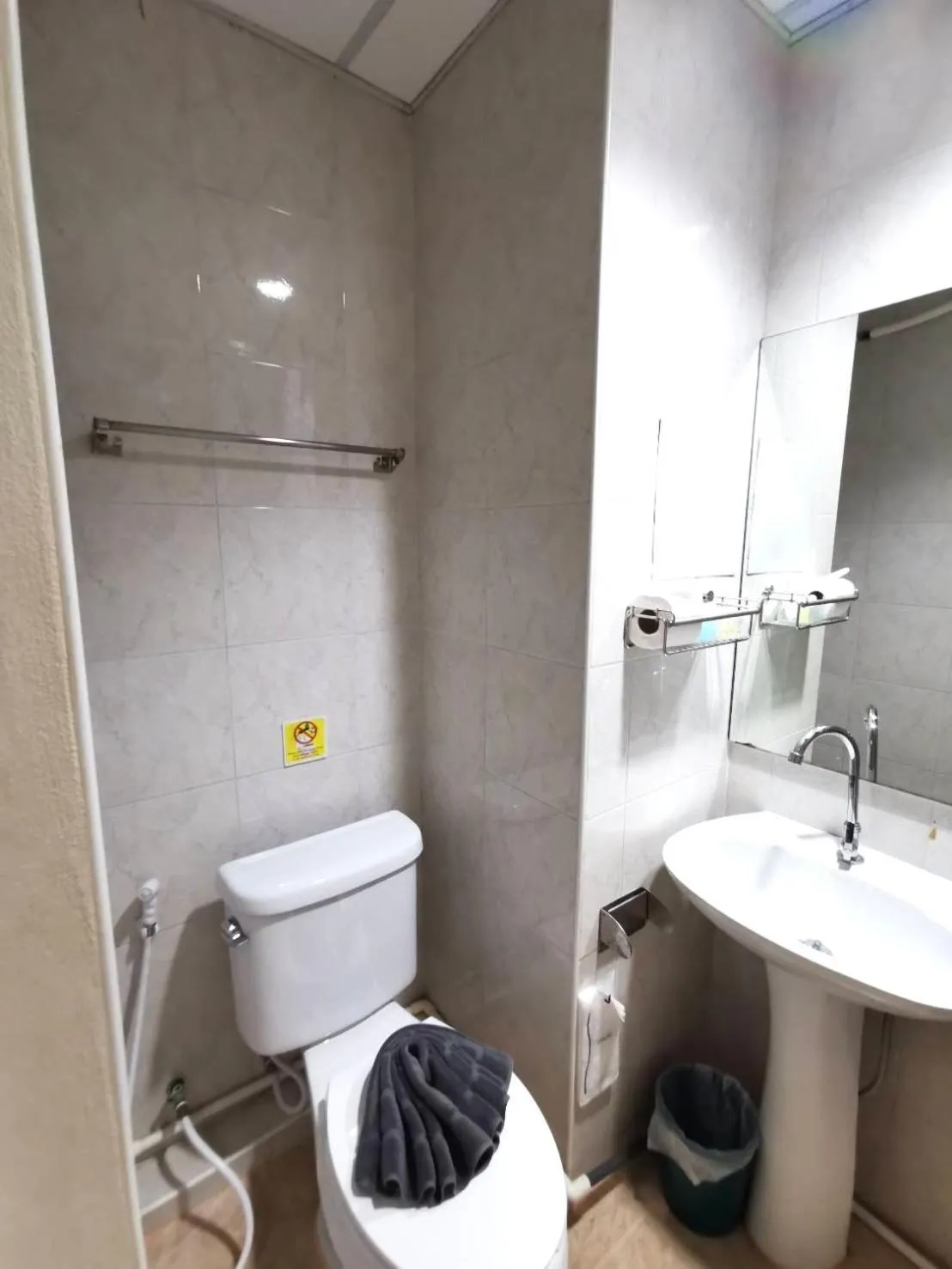 Toilet in Kata Place Hotel