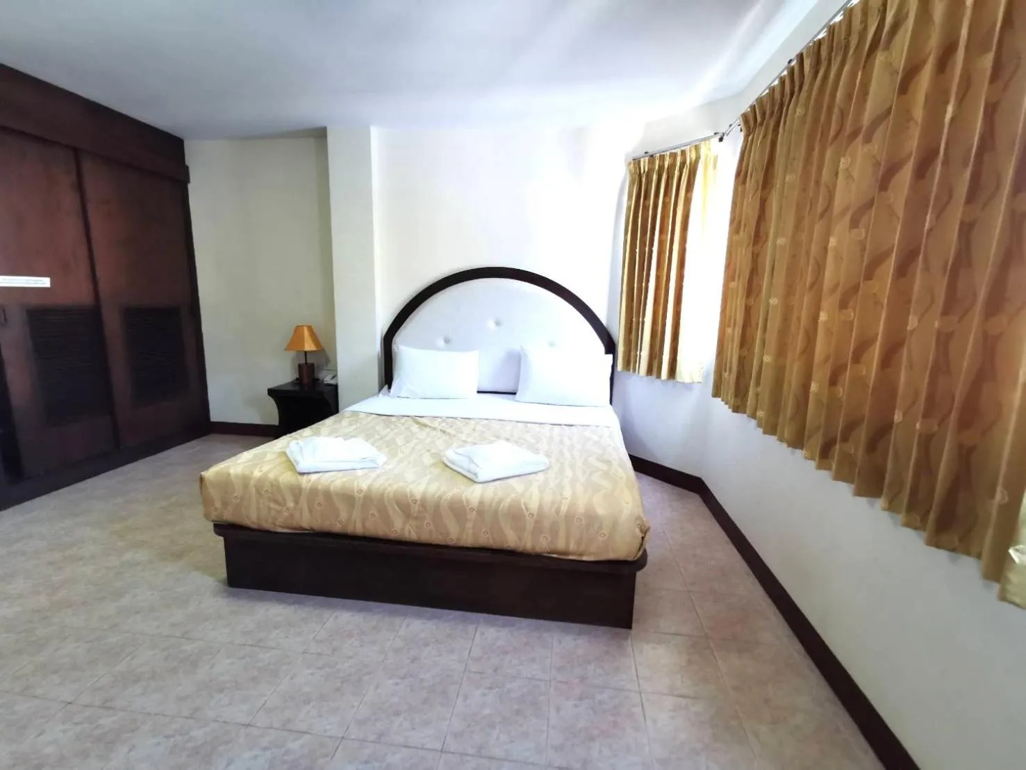 Bed in Kata Place Hotel