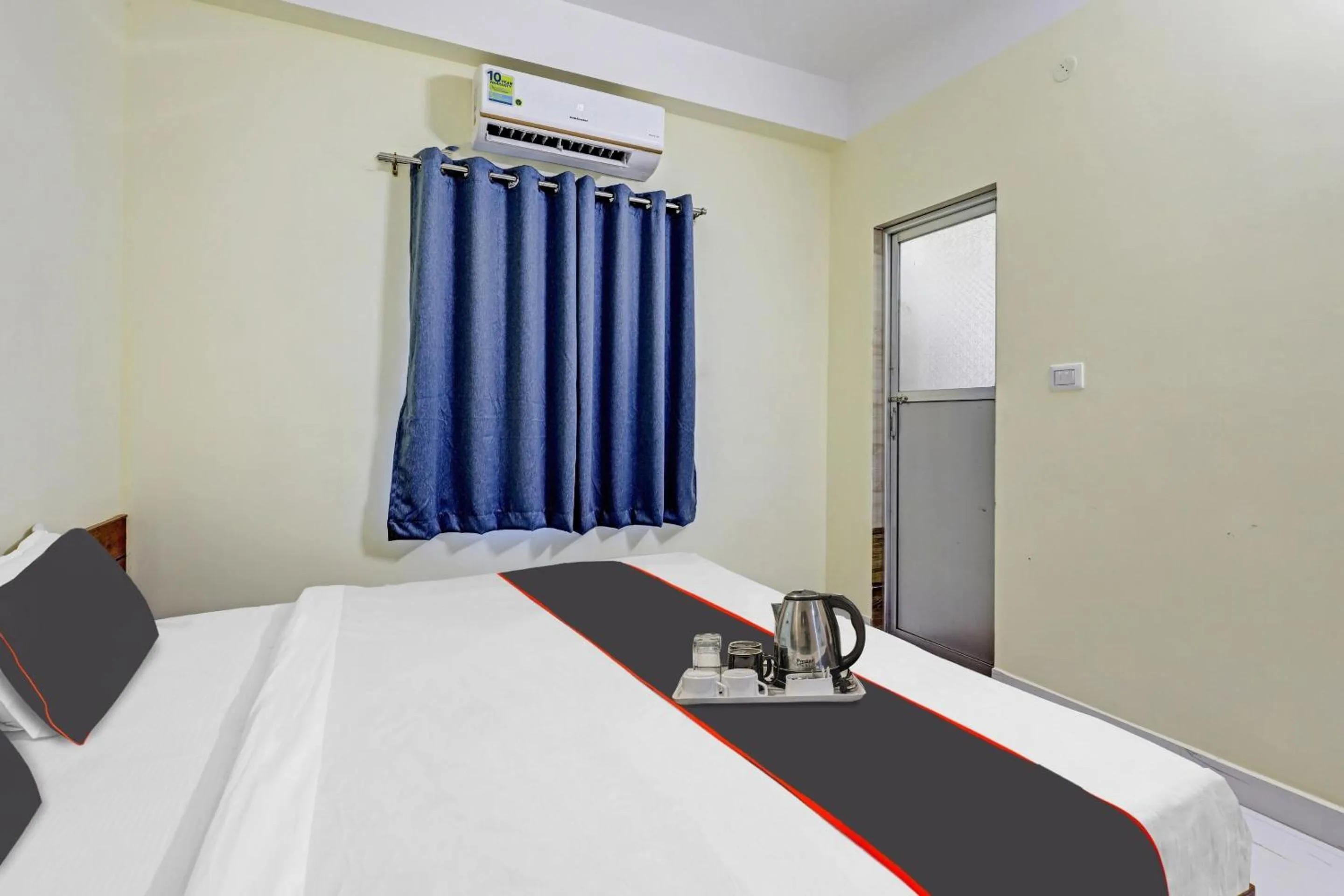 Bedroom, Bed in Super Collection O Luit Heritage