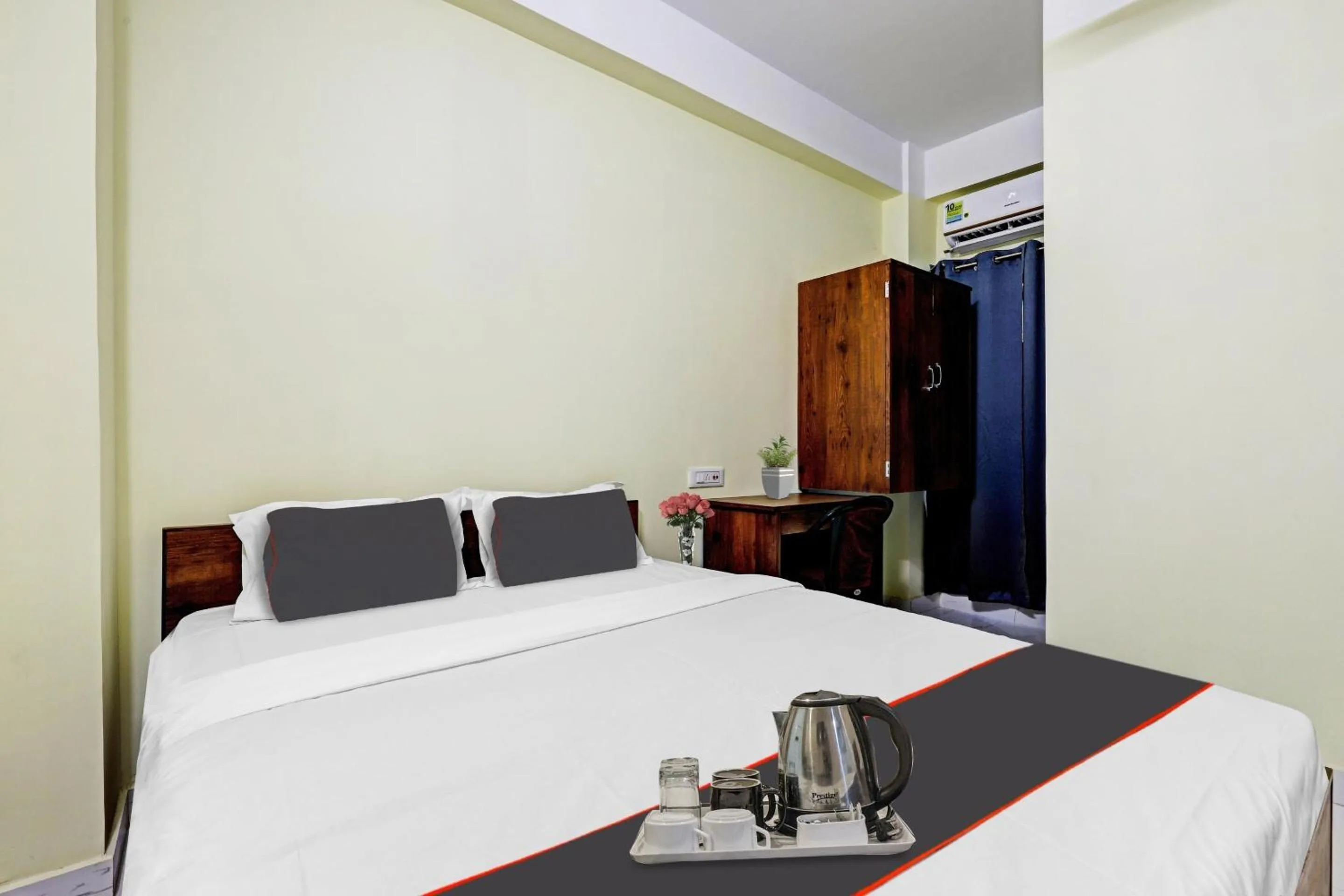 Bedroom, Bed in Super Collection O Luit Heritage