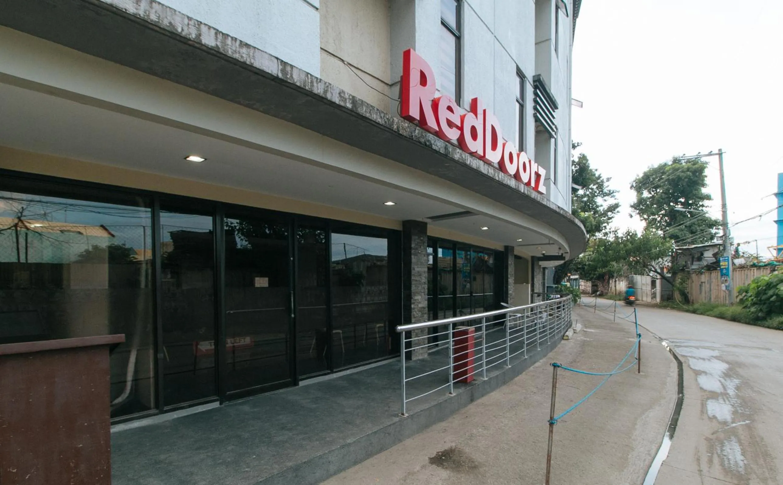 Property building in RedDoorz @ Express Inn Lapu Lapu