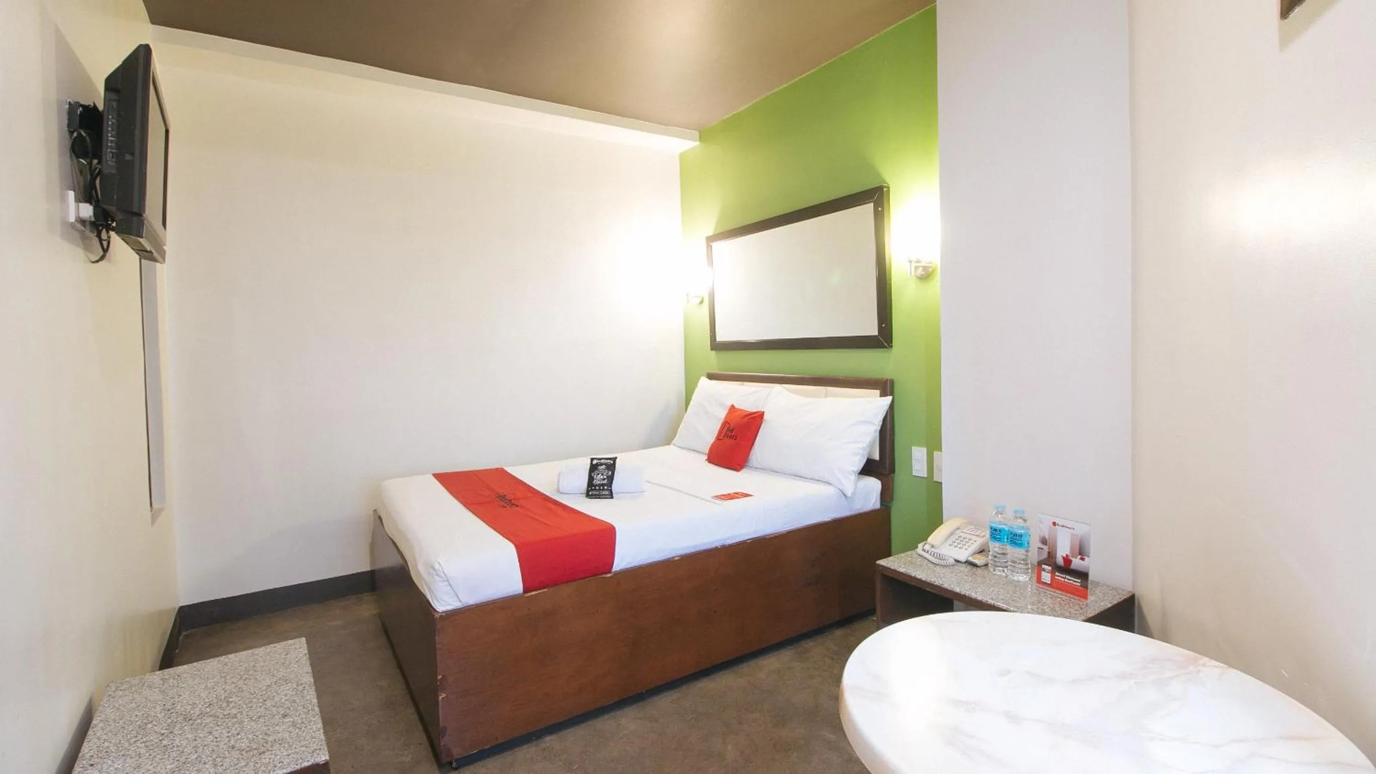 Bed in RedDoorz @ Express Inn Lapu Lapu