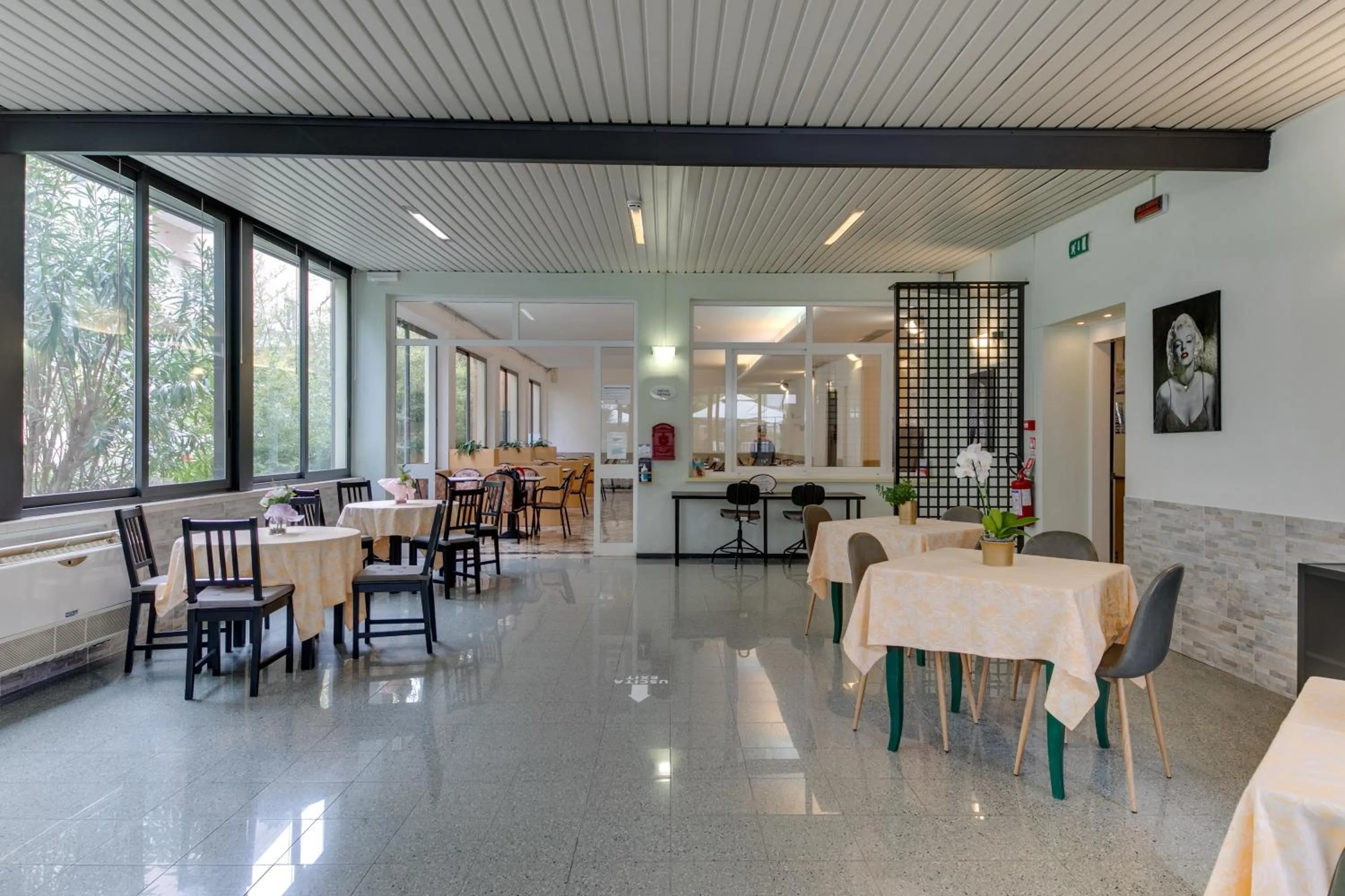 Restaurant/places to eat in Hotel Villa Merope