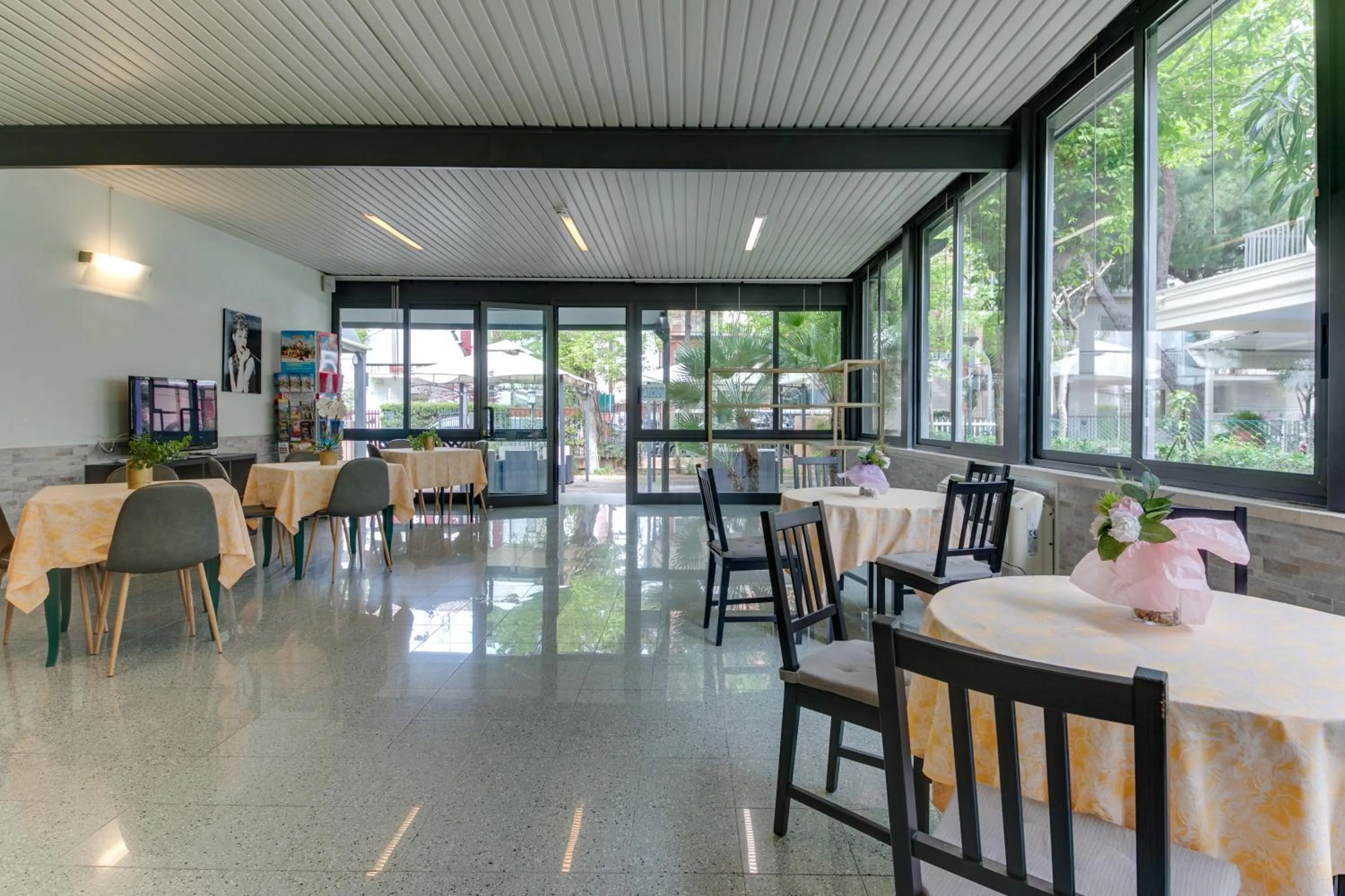 Restaurant/places to eat in Hotel Villa Merope