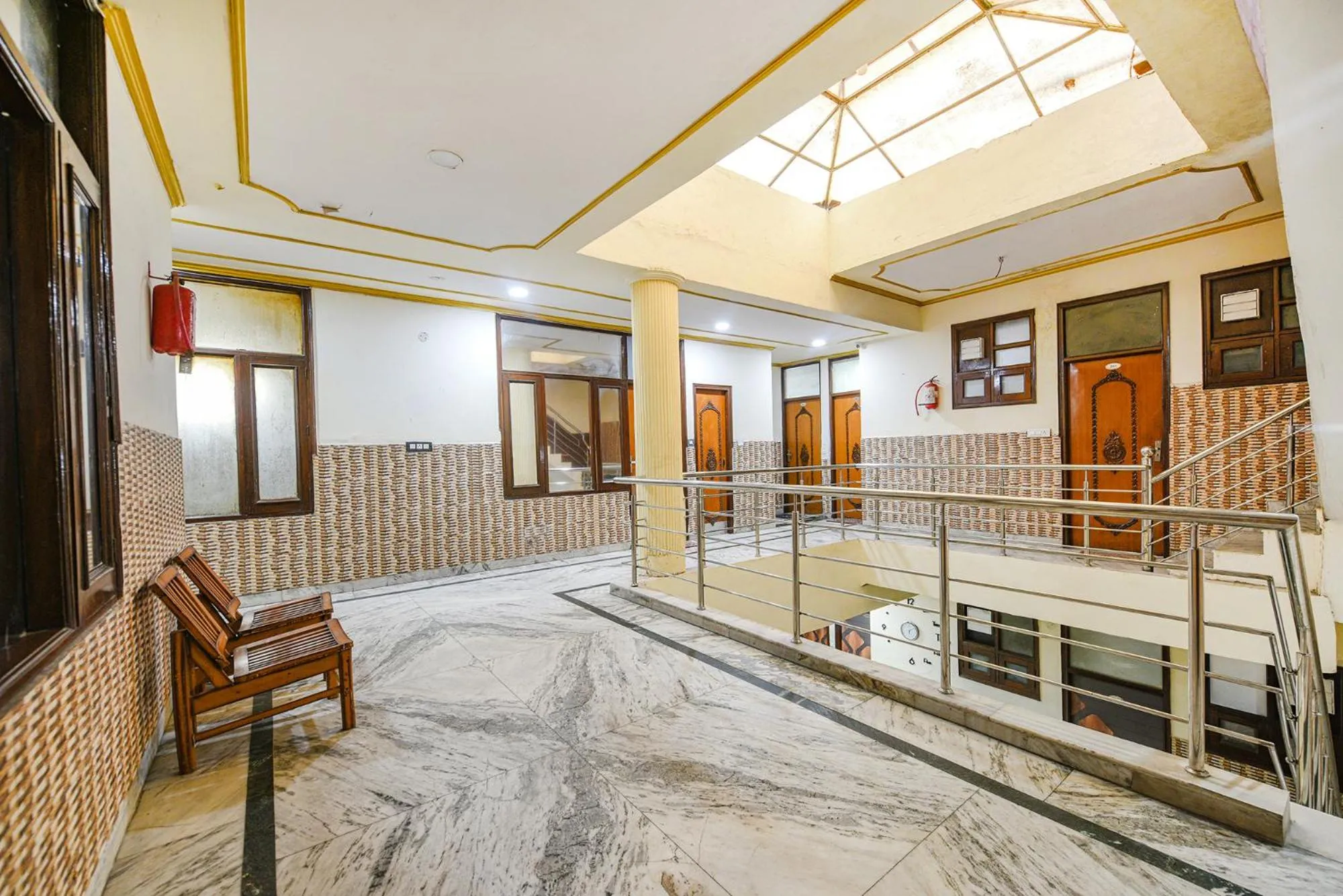 Lobby or reception in FabHotel Royal Inn - Sector 22D, Chandigarh