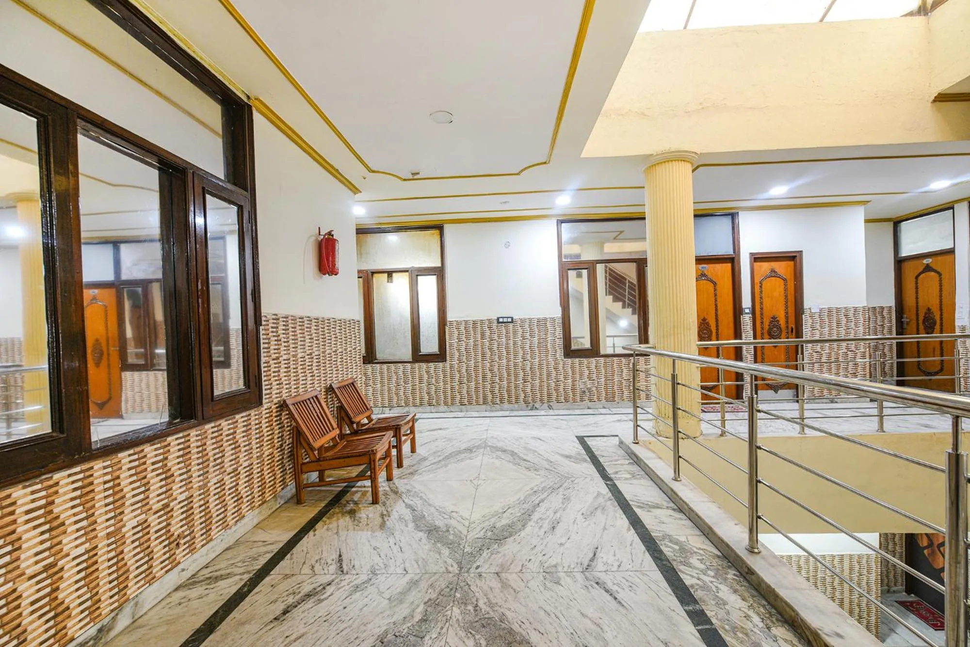 Lobby or reception in FabHotel Royal Inn - Sector 22D, Chandigarh