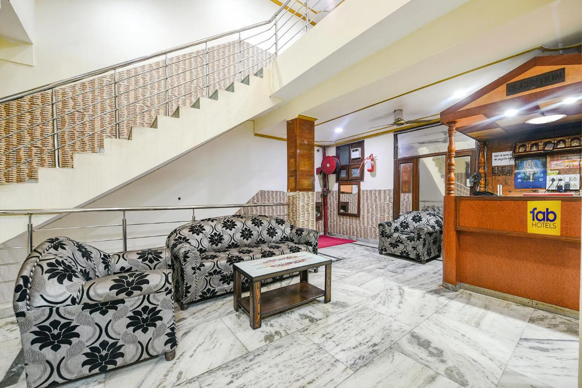 Lobby or reception in FabHotel Royal Inn - Sector 22D, Chandigarh
