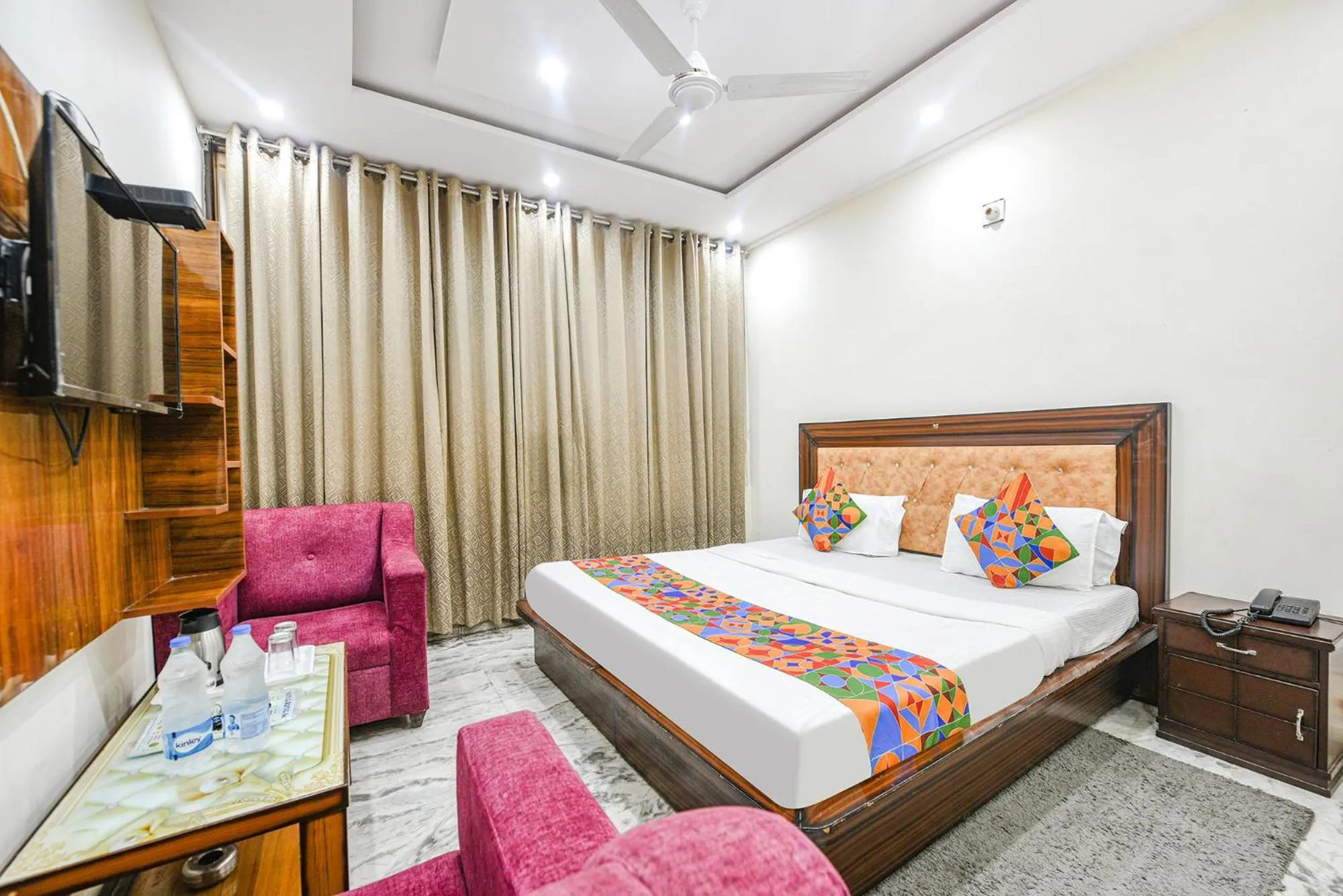 Bed in FabHotel Royal Inn - Sector 22D, Chandigarh