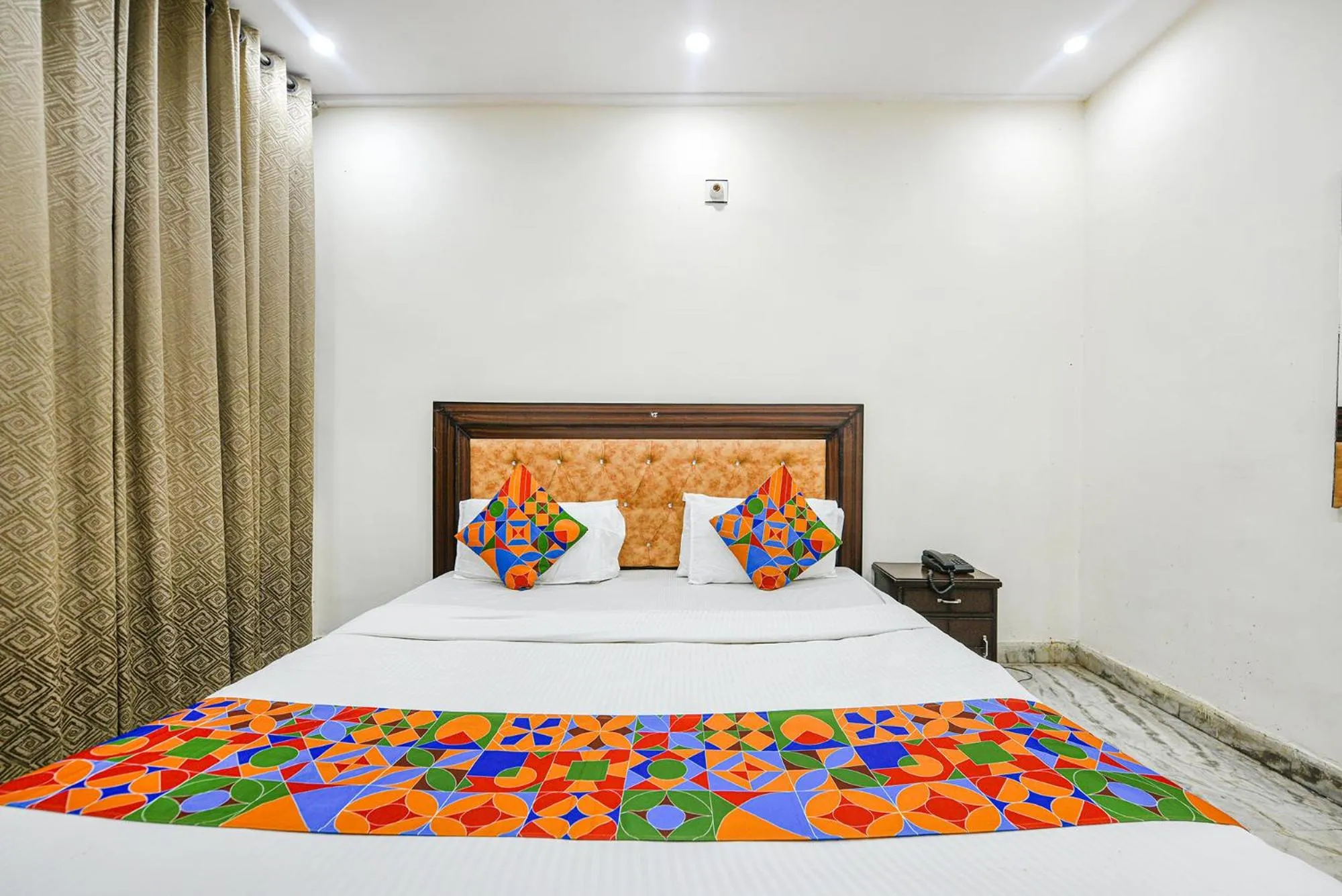 Bed in FabHotel Royal Inn - Sector 22D, Chandigarh