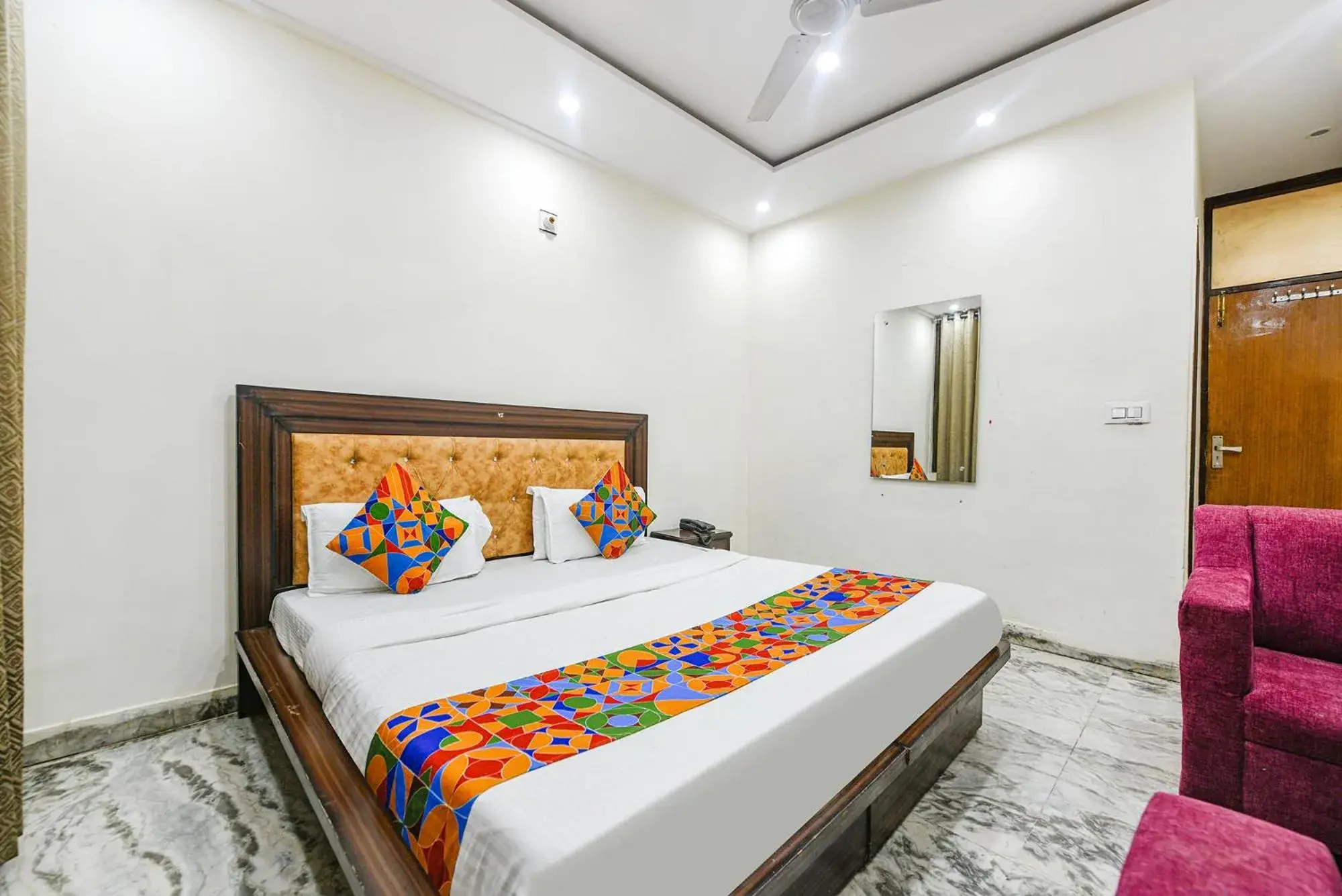 Deluxe Room - single occupancy in FabHotel Royal Inn Deluxe Room - single occupancy in FabHotel Royal Inn