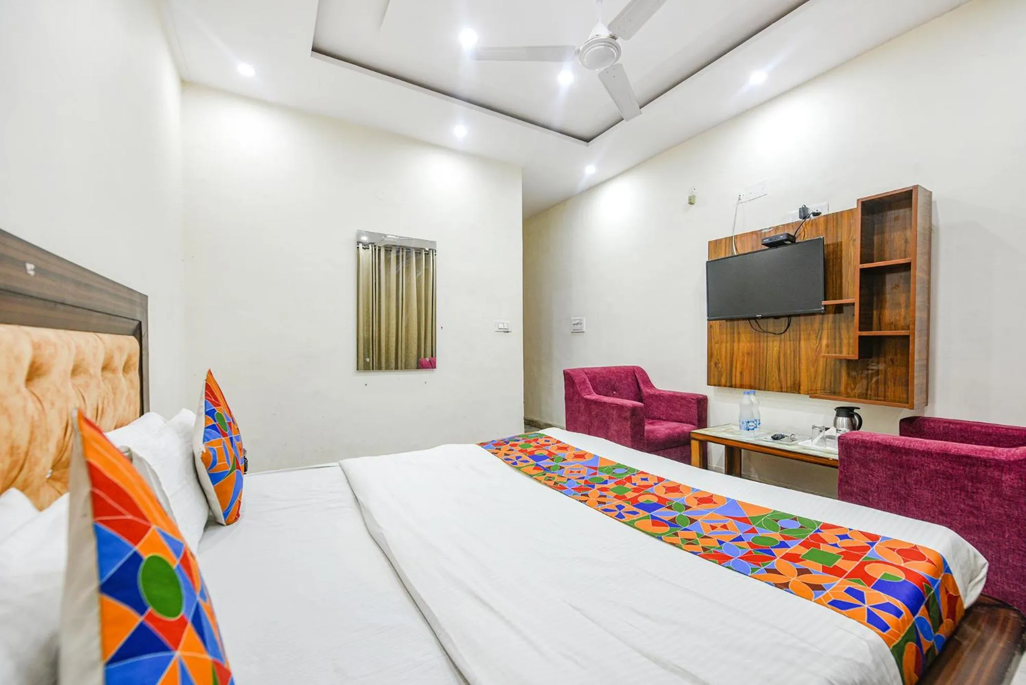 Bed in FabHotel Royal Inn - Sector 22D, Chandigarh