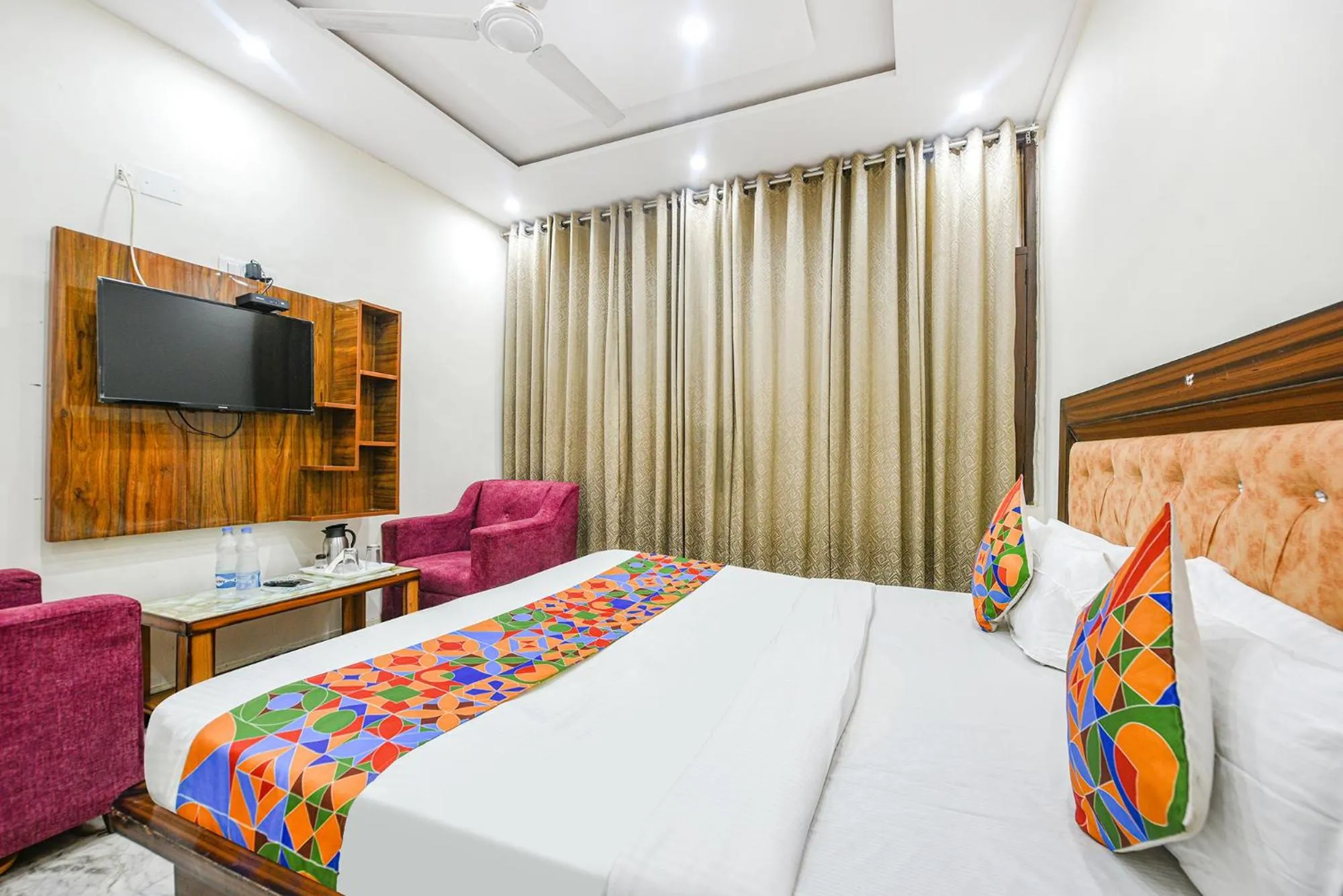 Bed in FabHotel Royal Inn - Sector 22D, Chandigarh