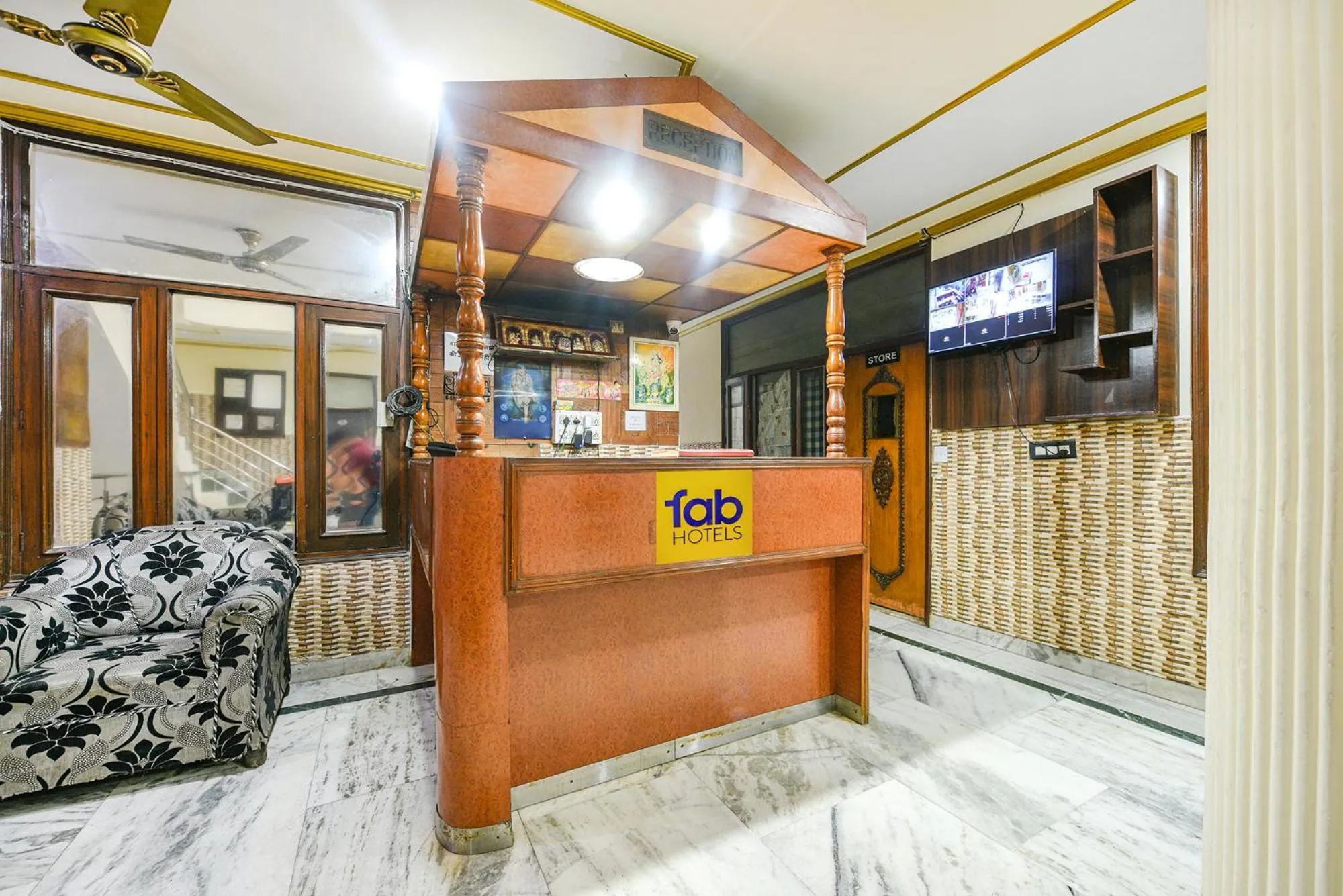 Lobby or reception in FabHotel Royal Inn - Sector 22D, Chandigarh