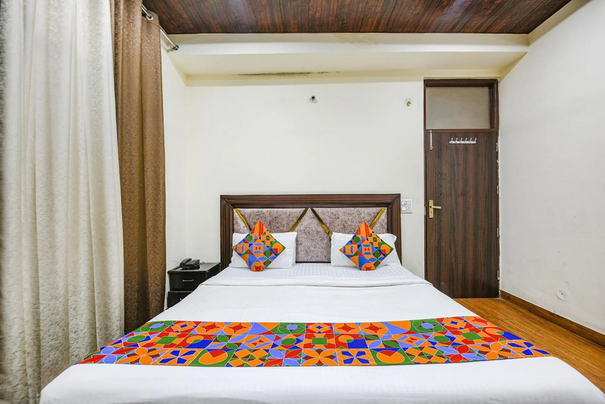 Bed in FabHotel Royal Inn - Sector 22D, Chandigarh