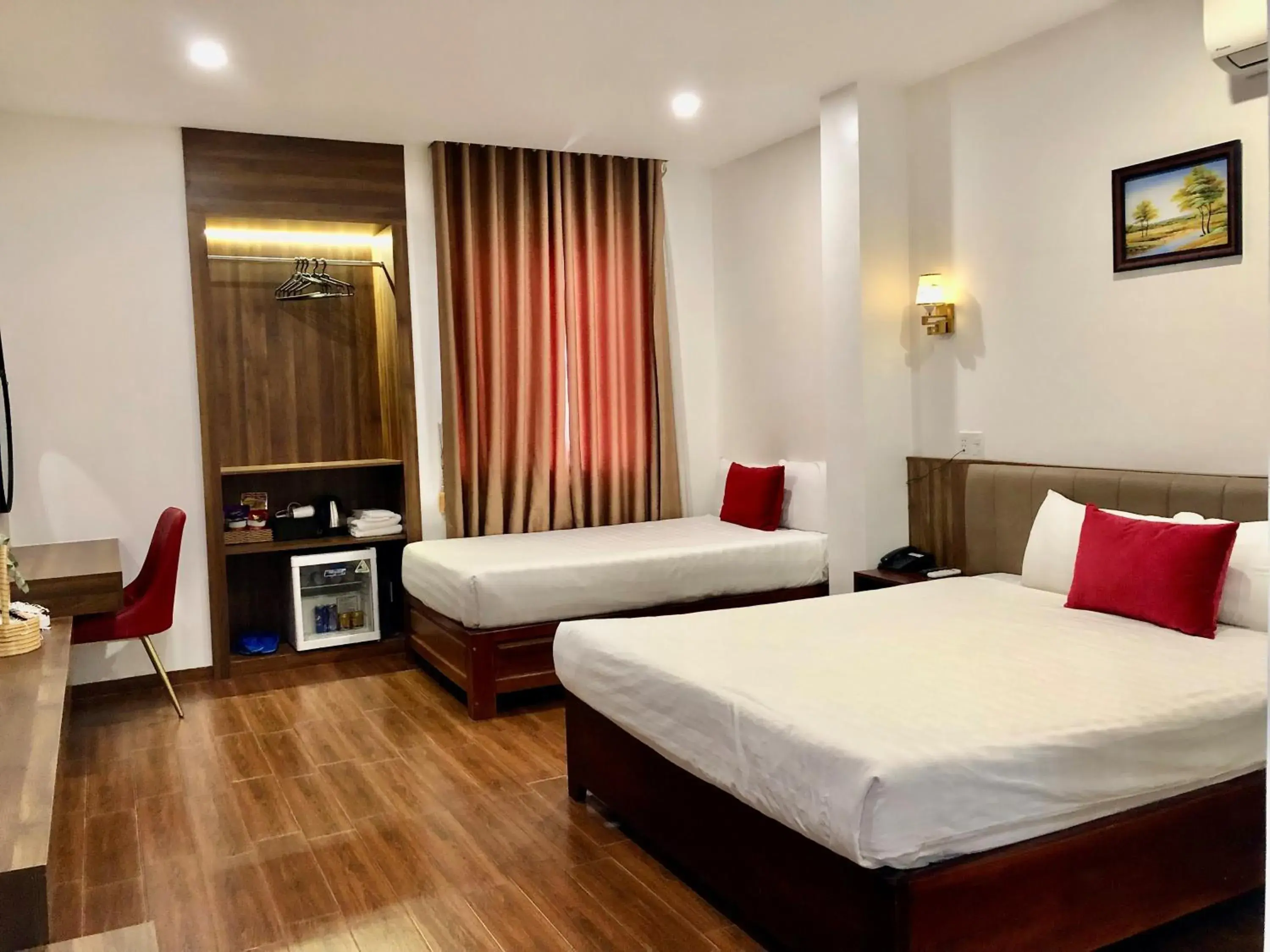Deluxe Queen Room with Two Queen Beds in Le Centre Pleiku Hotel Deluxe Queen Room with Two Queen Beds in Le Centre Pleiku Hotel