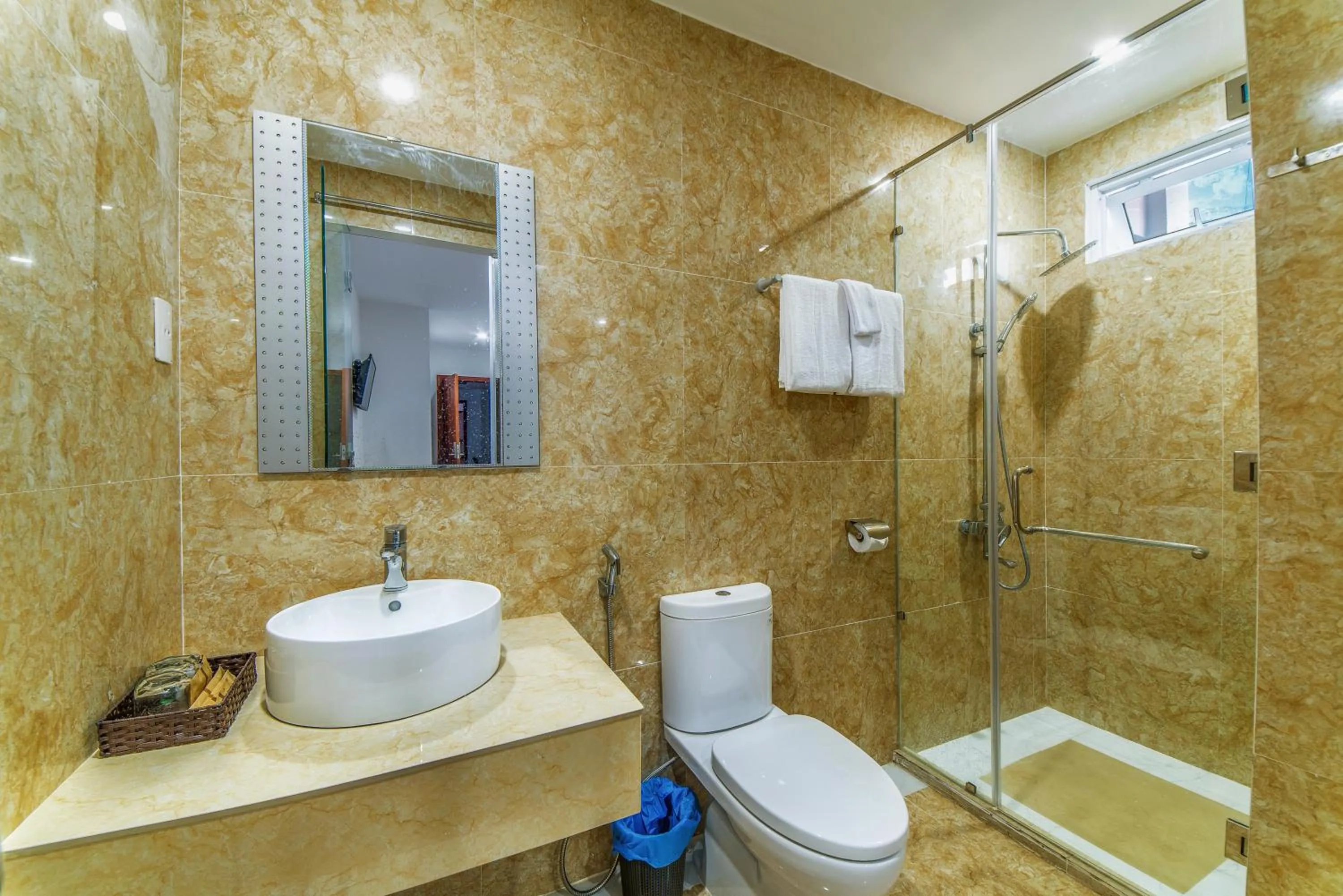 Bowling in Le Centre Pleiku Hotel