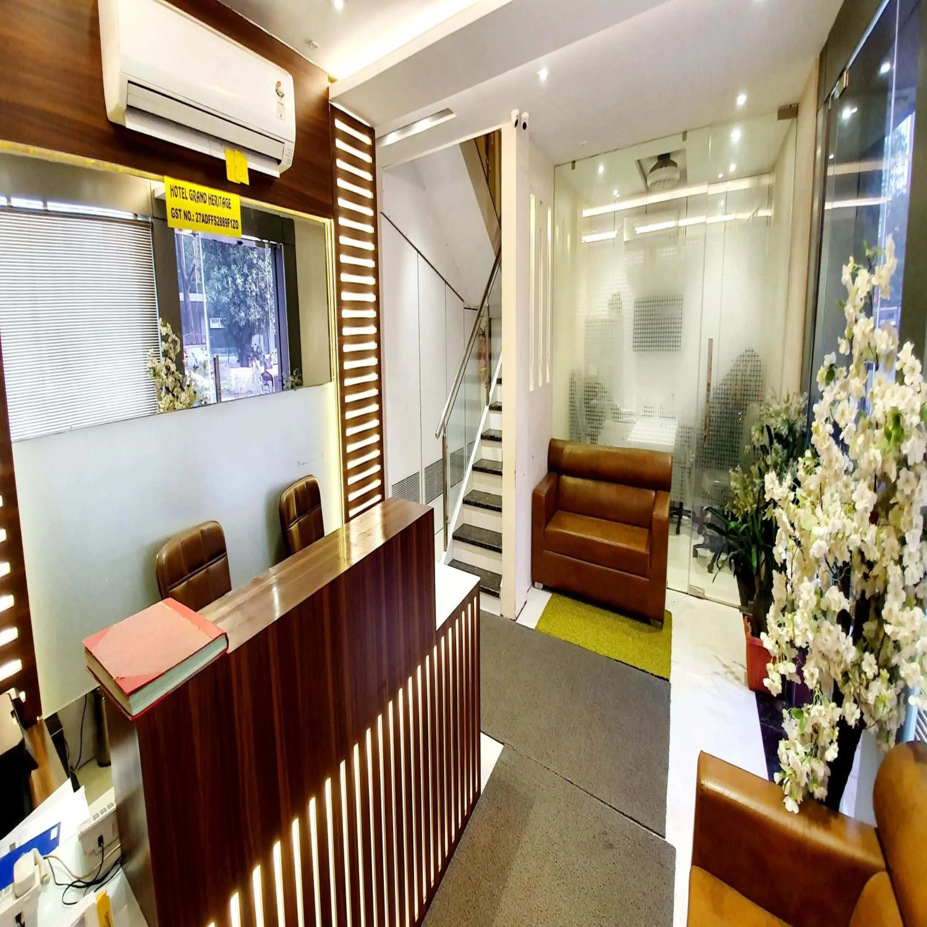 Lobby or reception in Hotel Heritage - Near Trade Center, Visa Consulate BKC